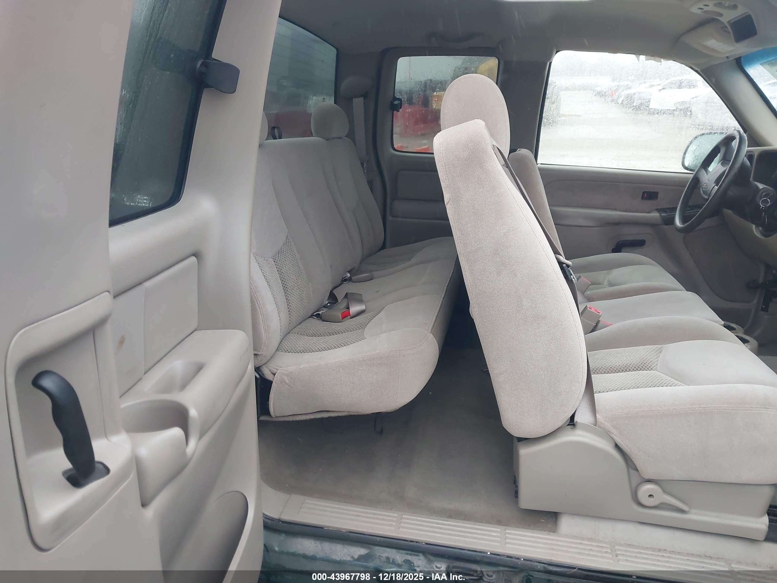 CHEVROLET SILVERADO image 8