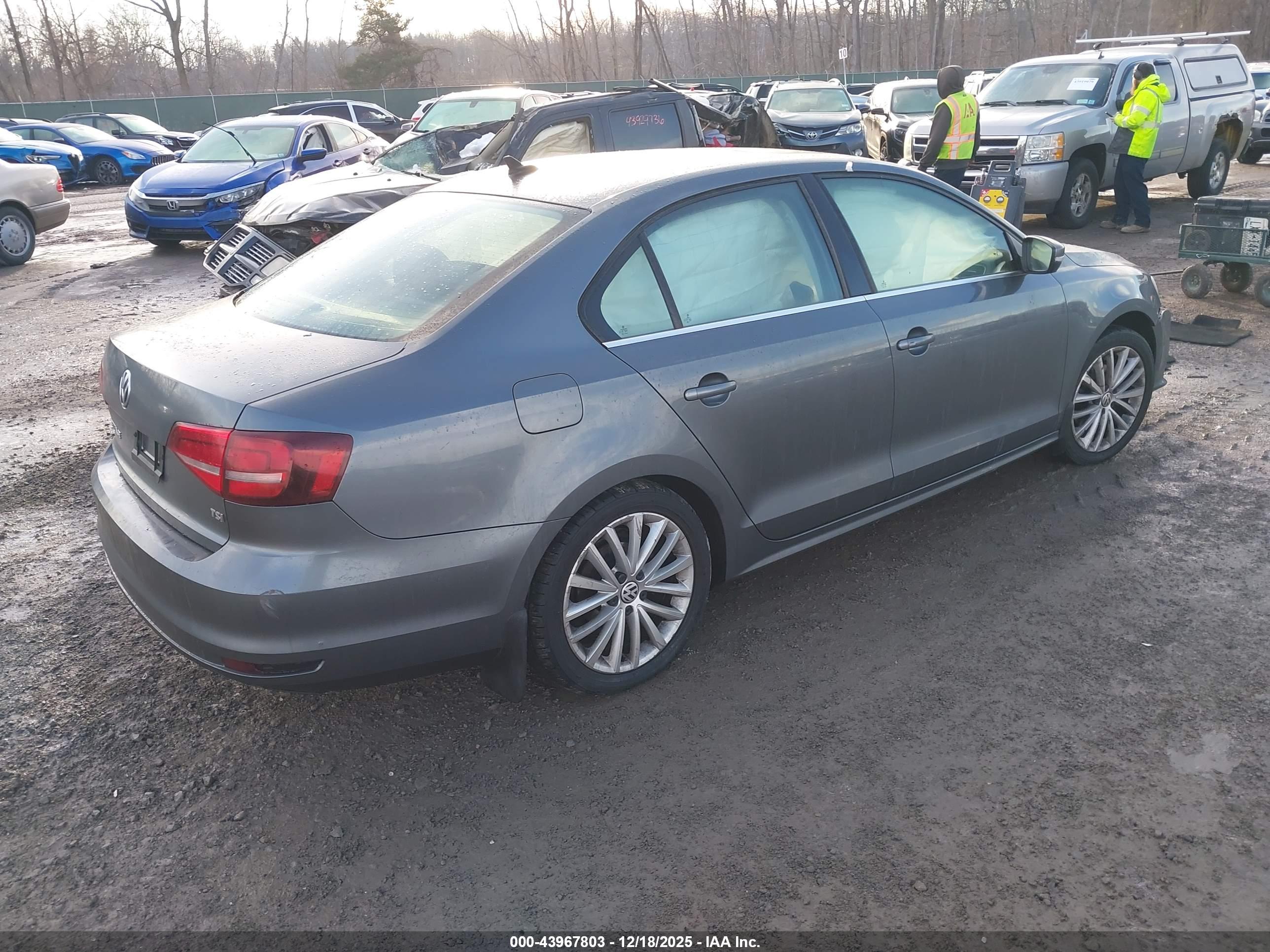 VOLKSWAGEN JETTA image 4