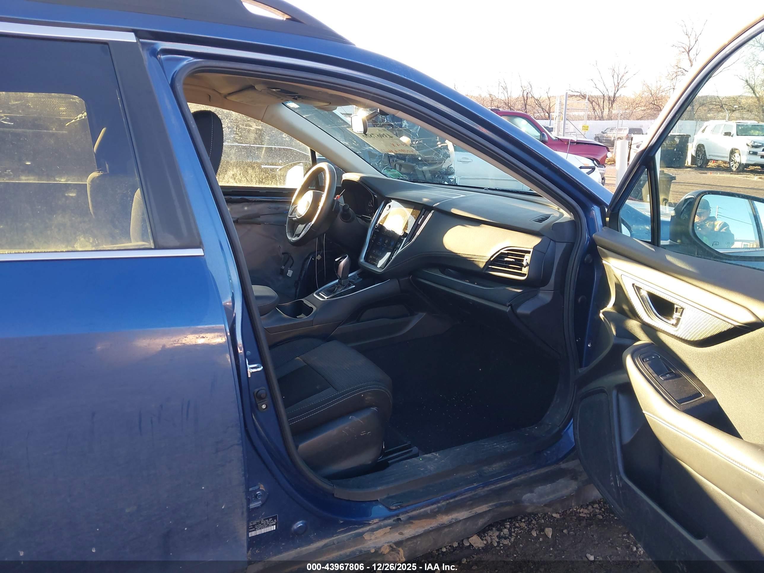 SUBARU OUTBACK image 5