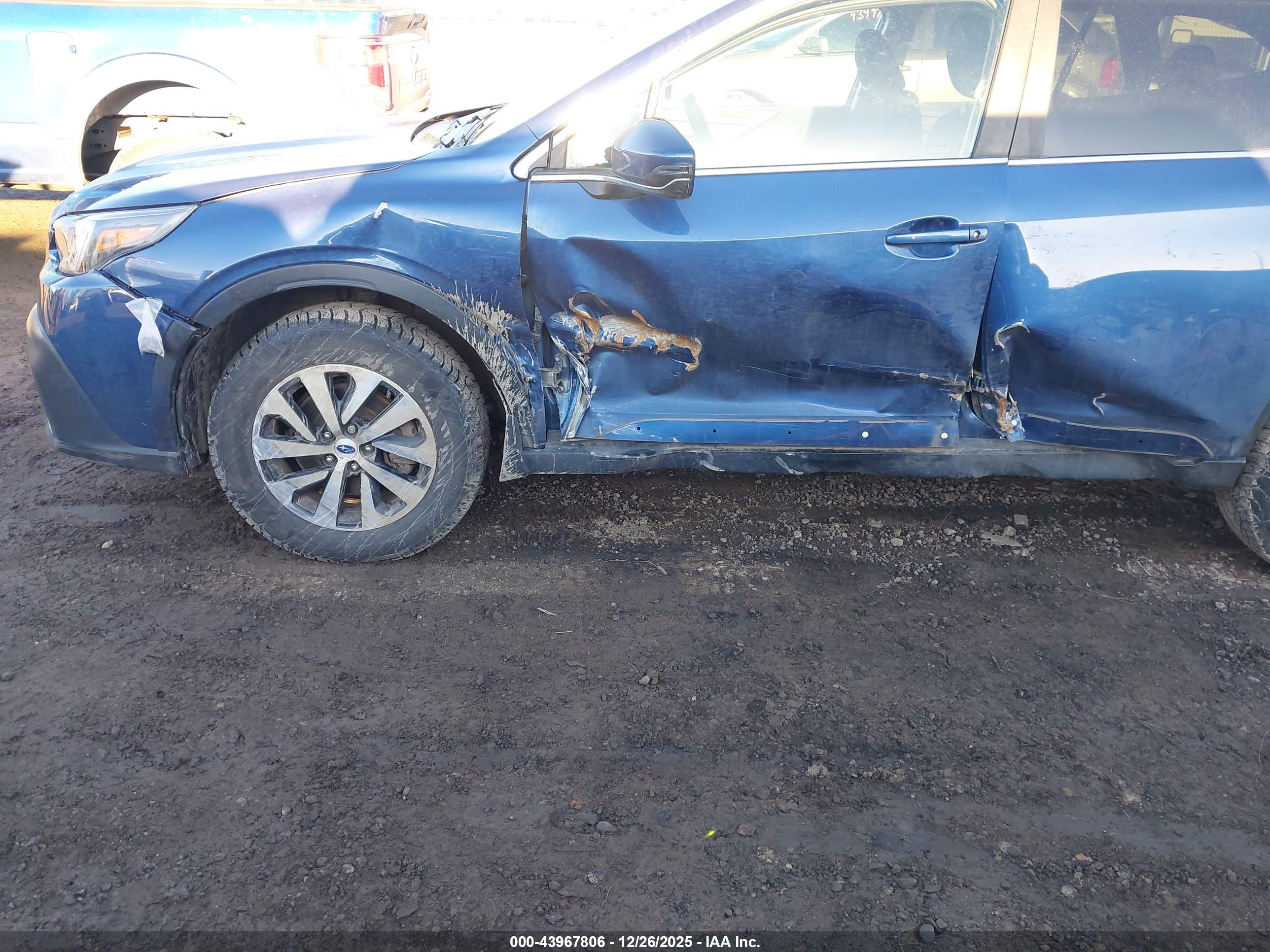 SUBARU OUTBACK image 6