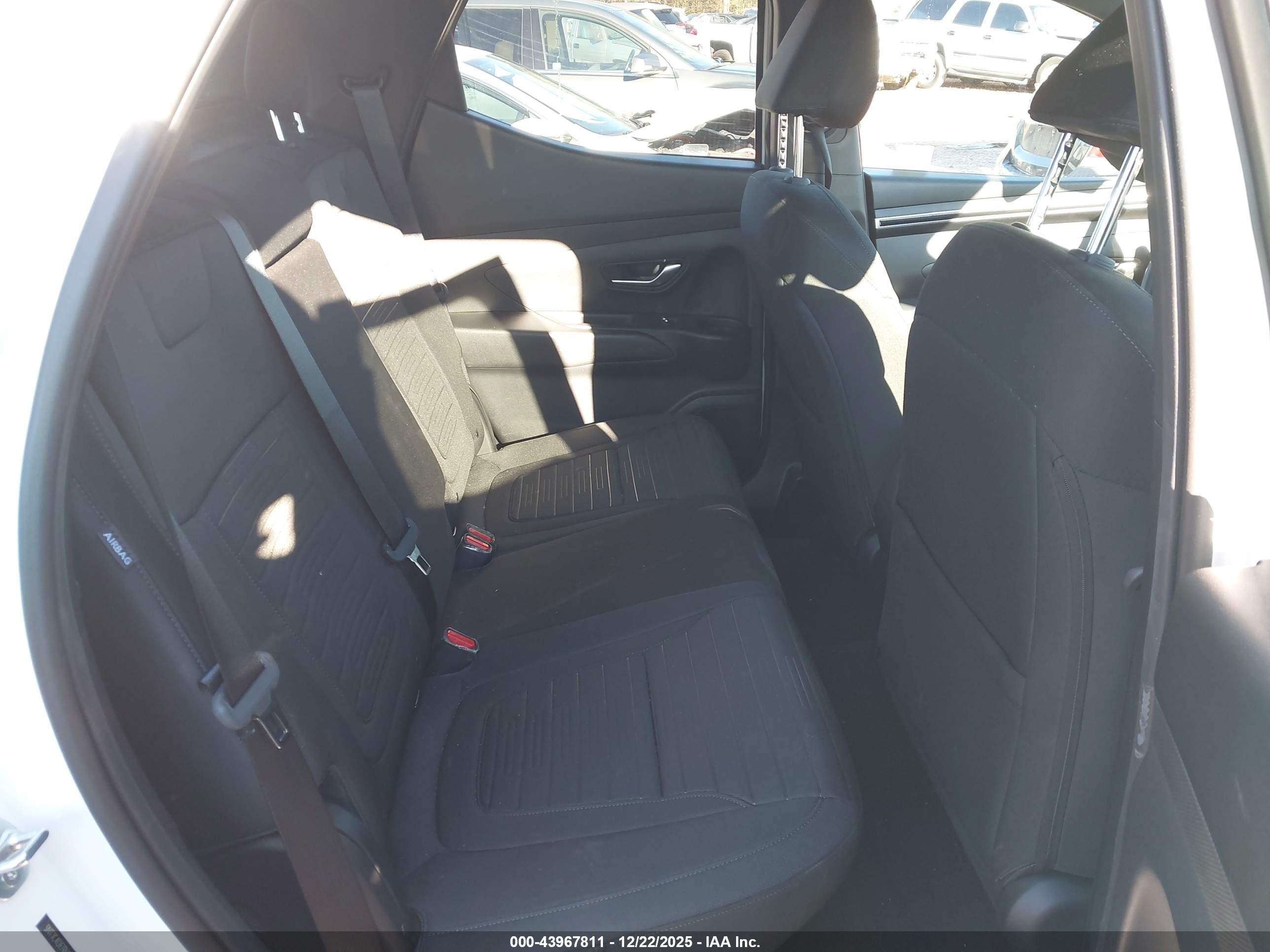 HYUNDAI SANTA image 8
