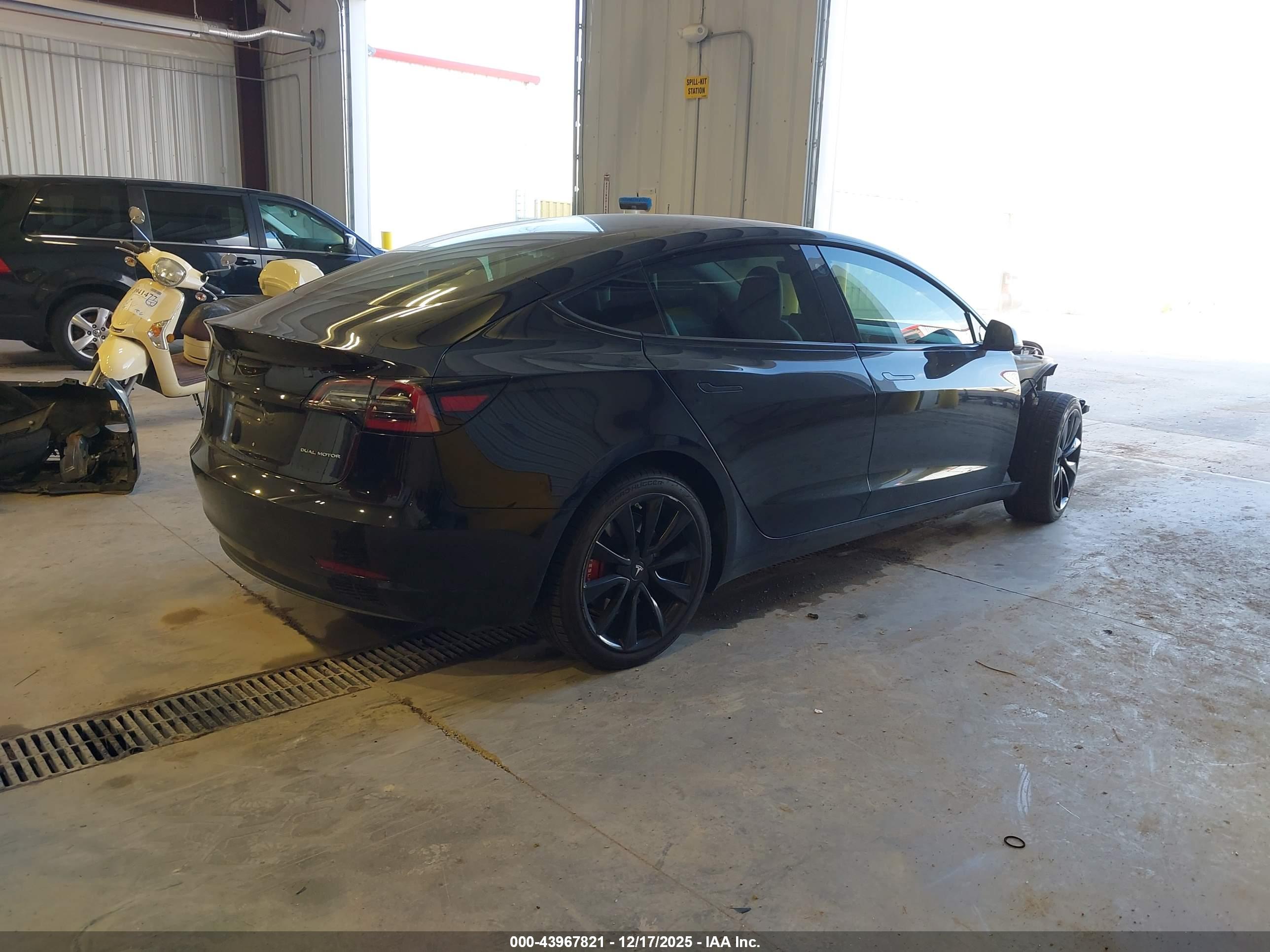 TESLA MODEL image 4