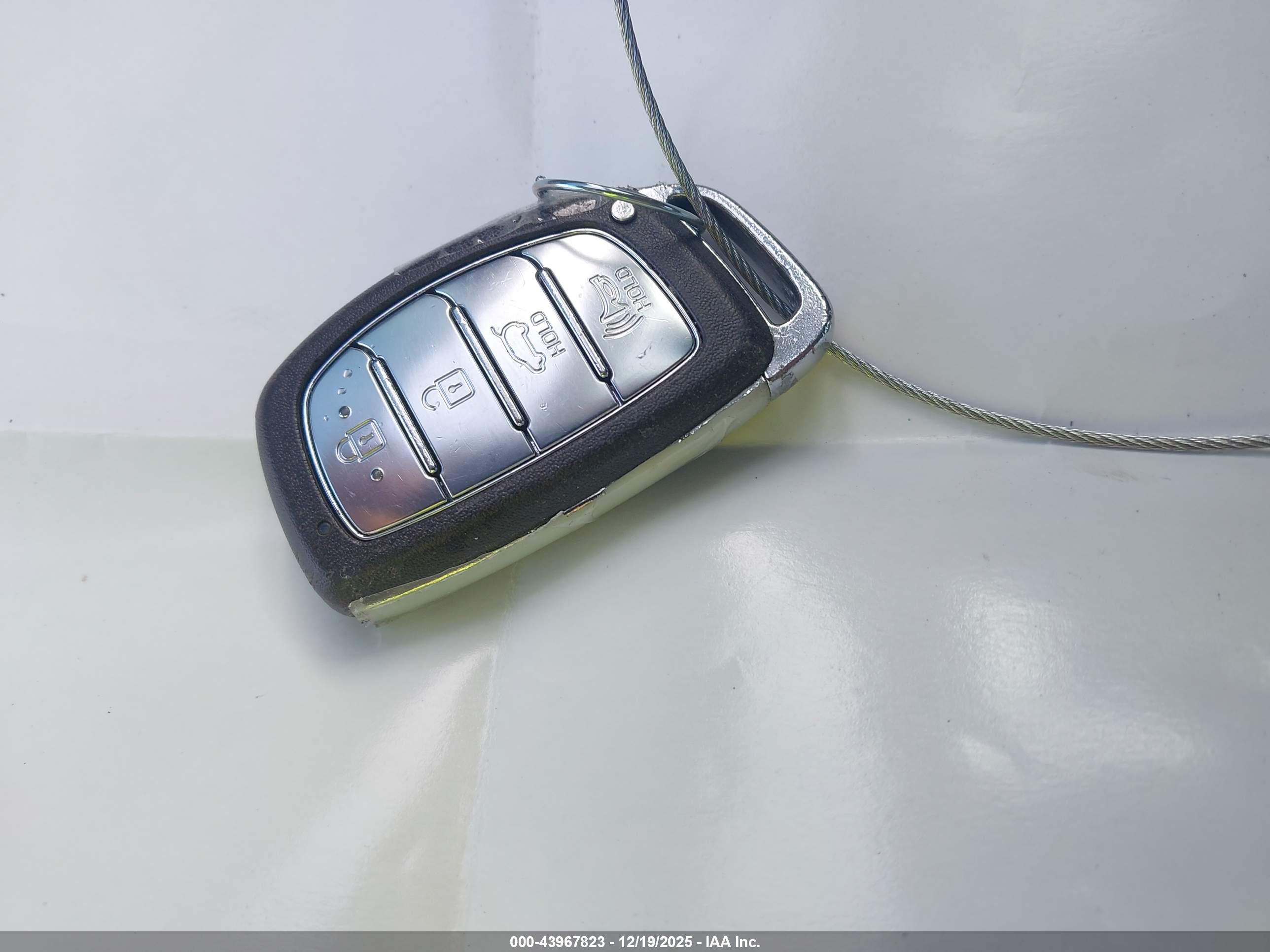 HYUNDAI TUCSON image 11