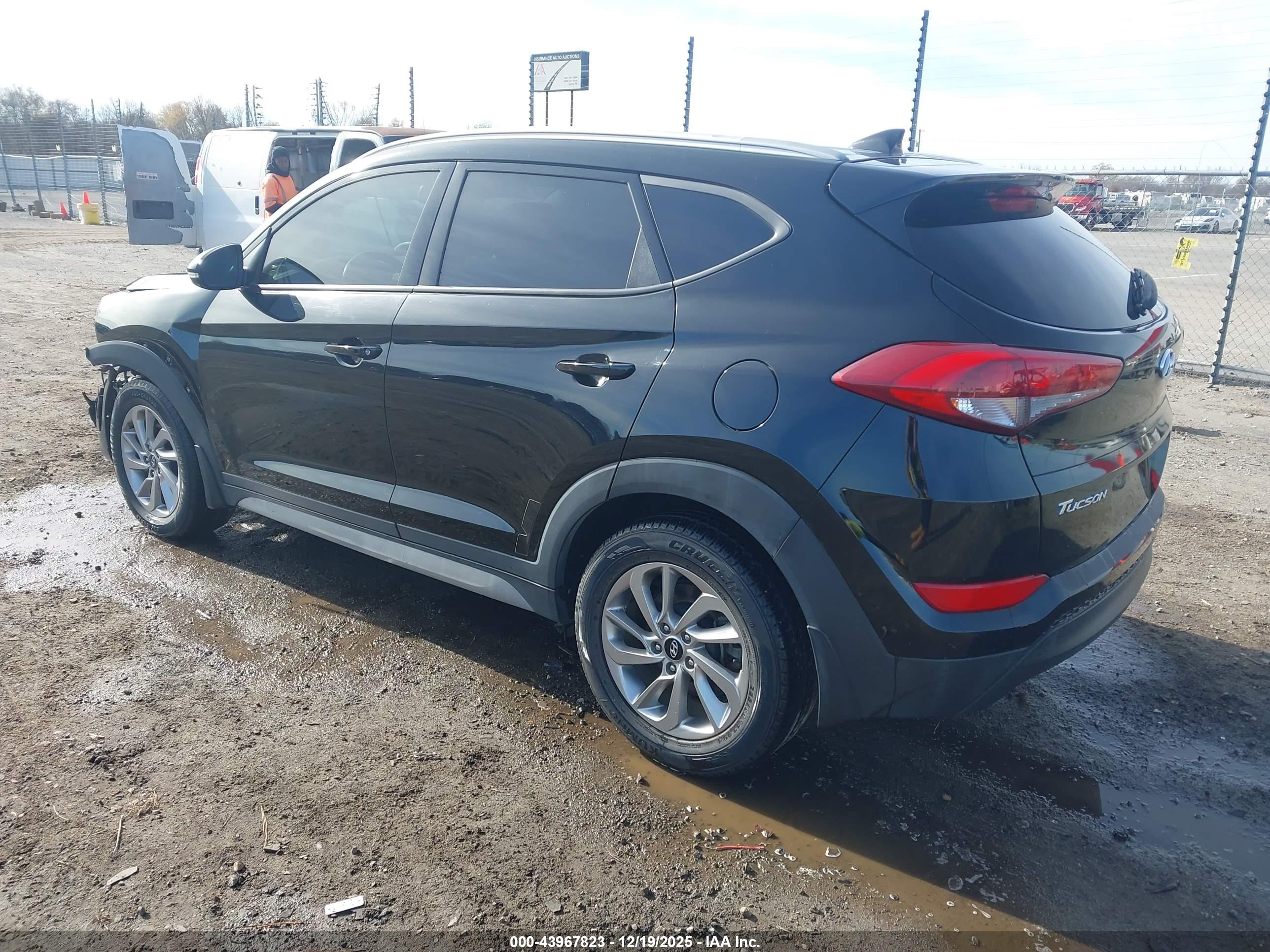 HYUNDAI TUCSON image 3