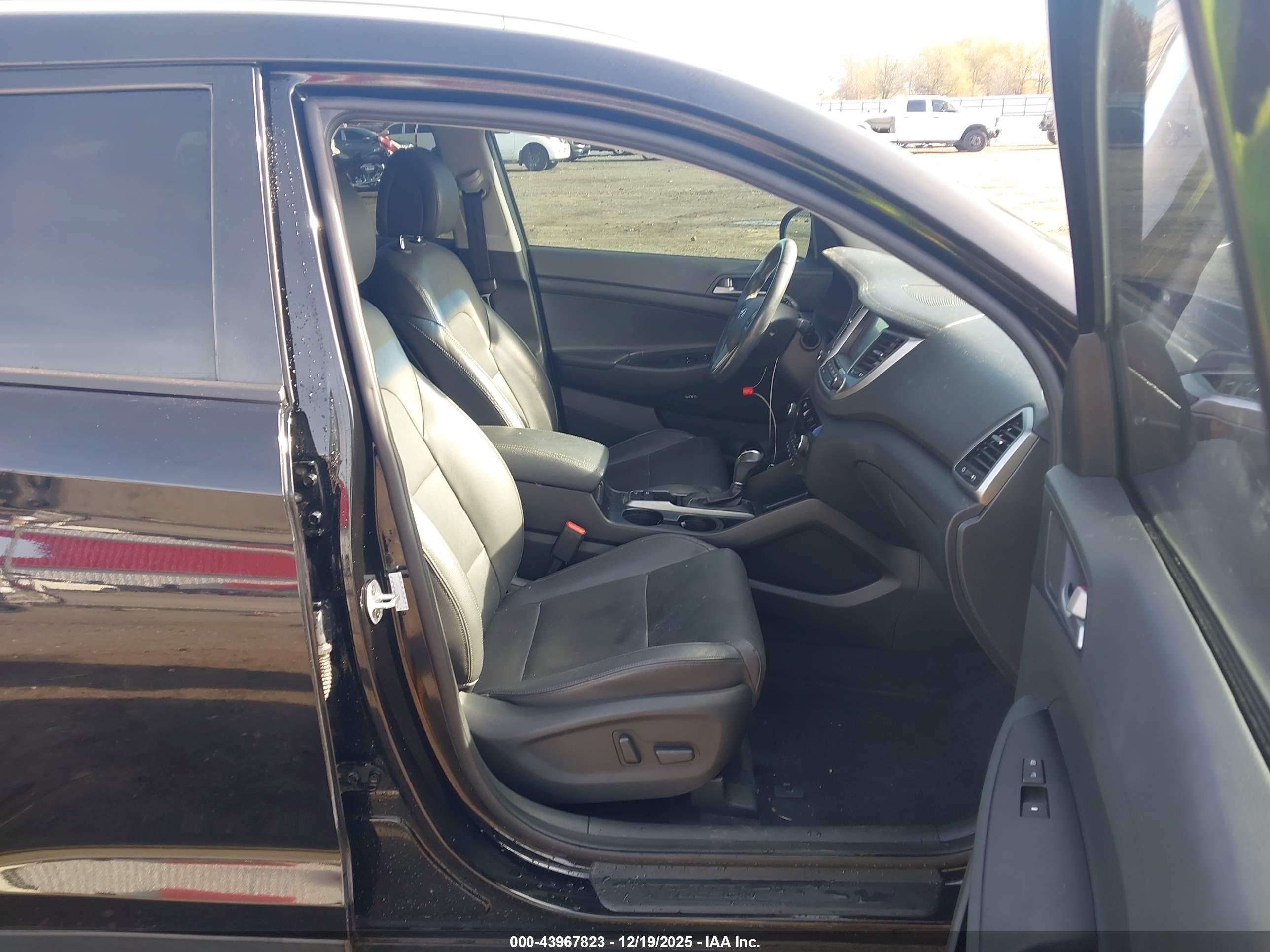 HYUNDAI TUCSON image 5