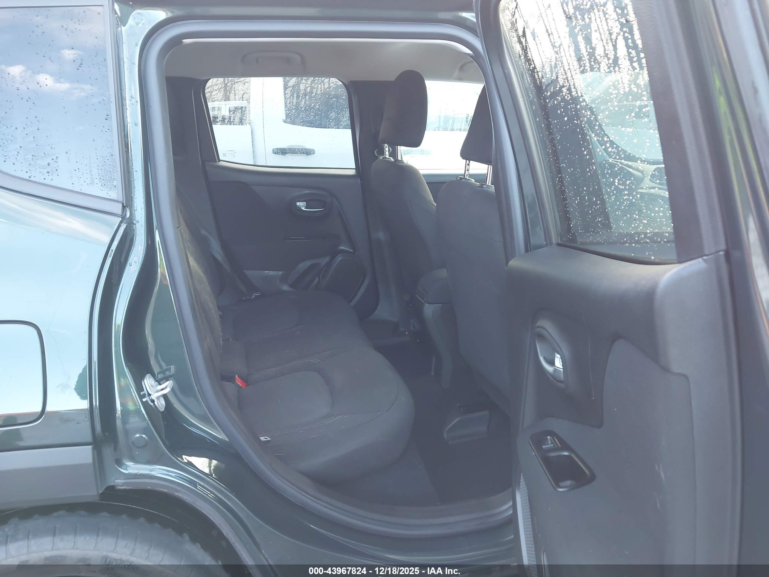 JEEP RENEGADE image 8