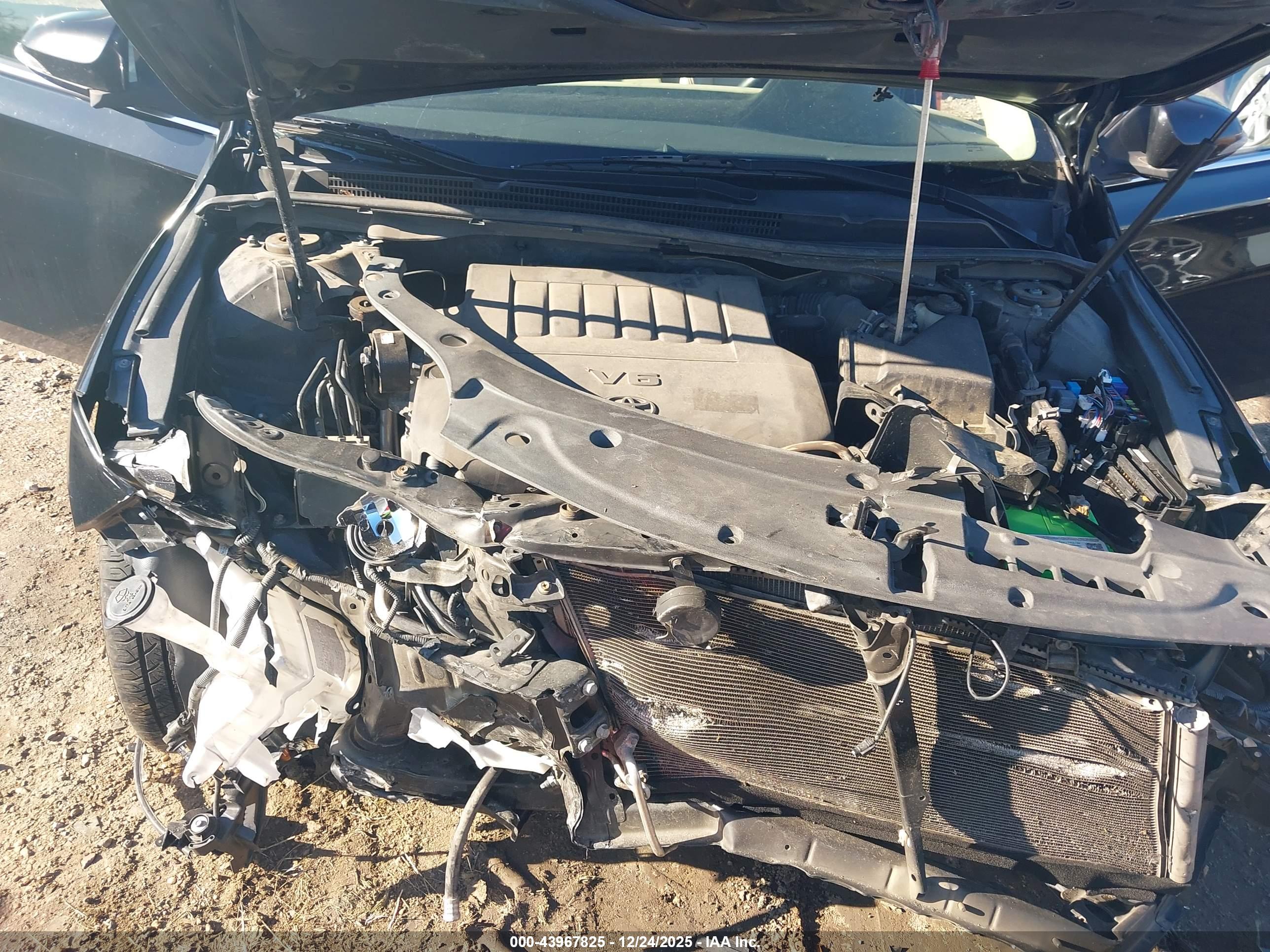 TOYOTA AVALON image 10