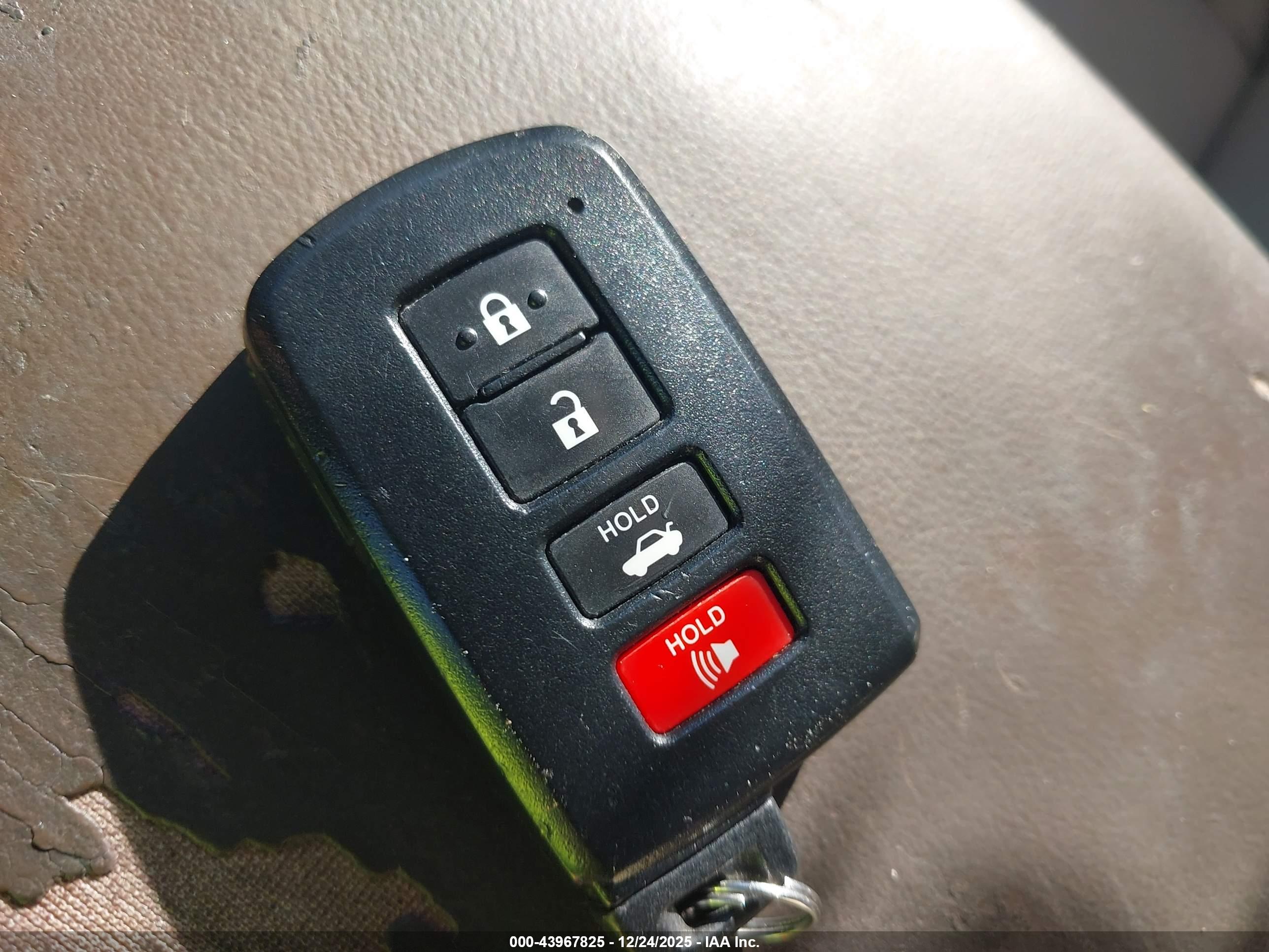 TOYOTA AVALON image 11