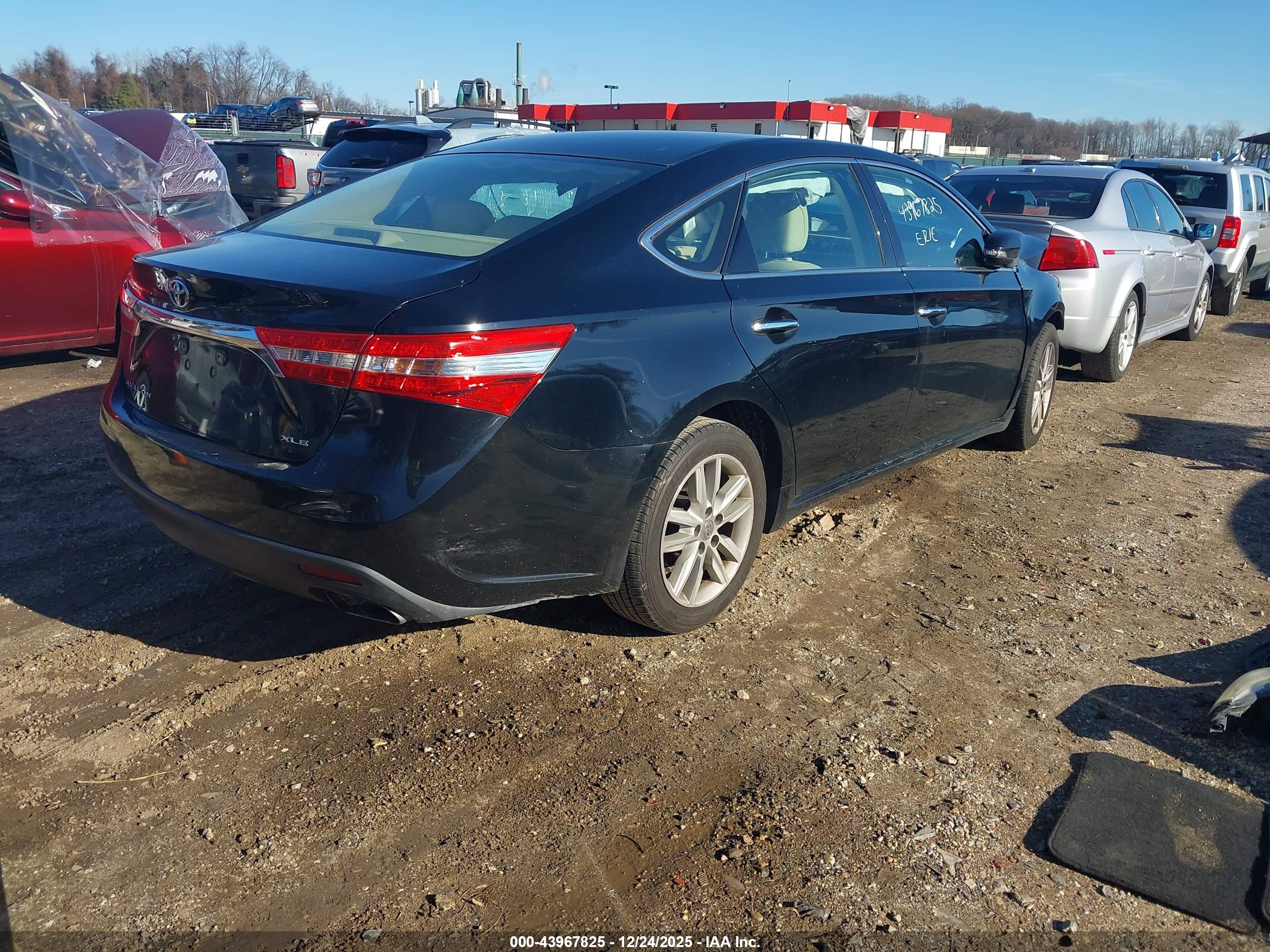 TOYOTA AVALON image 4
