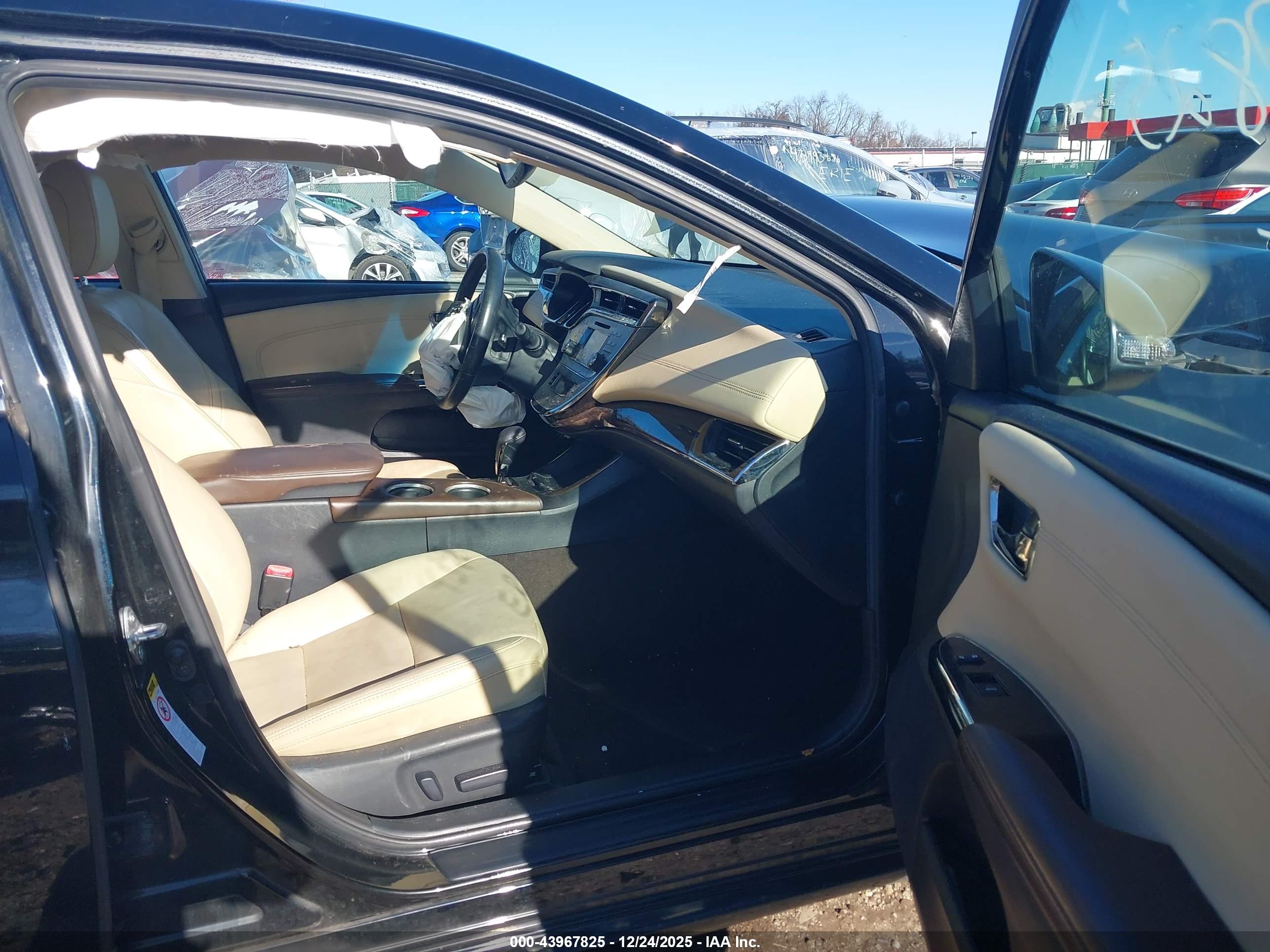 TOYOTA AVALON image 5