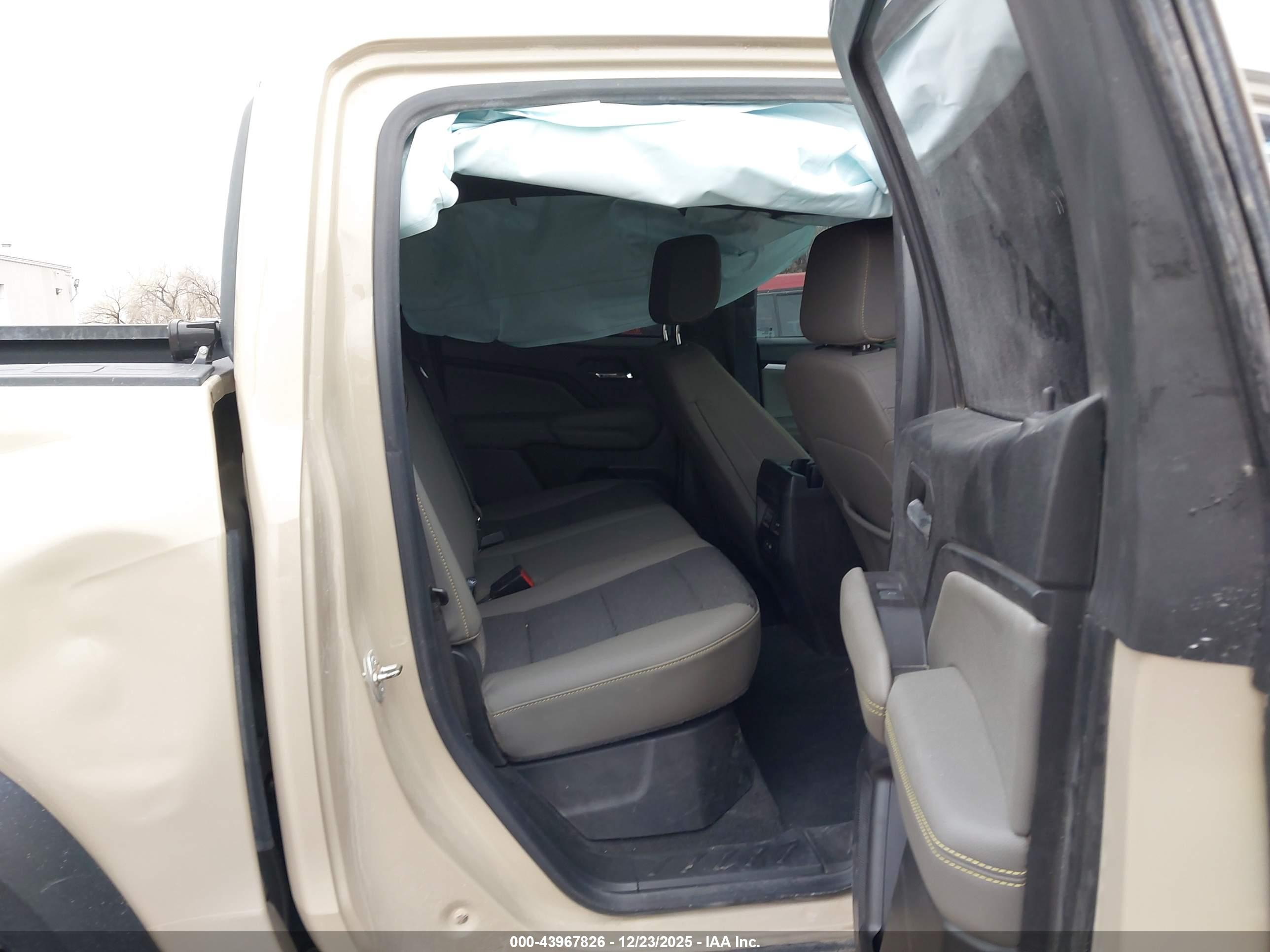 CHEVROLET COLORADO image 8