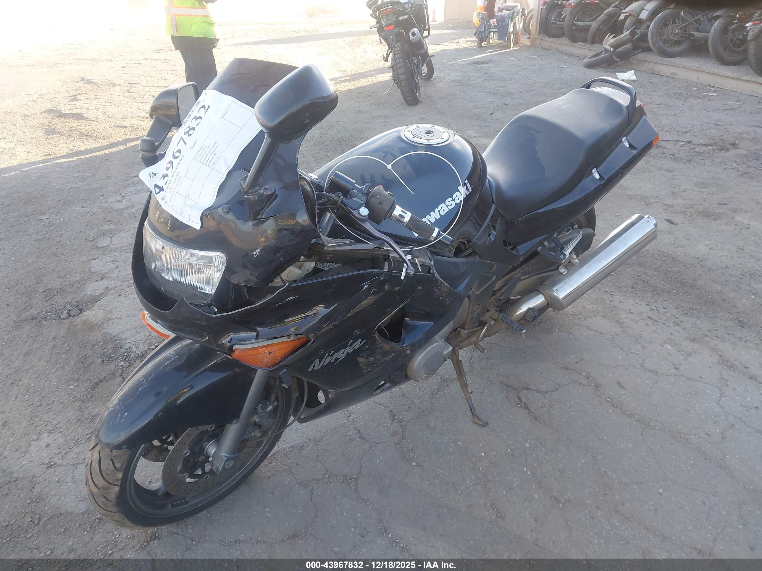 KAWASAKI ZX600 image 2