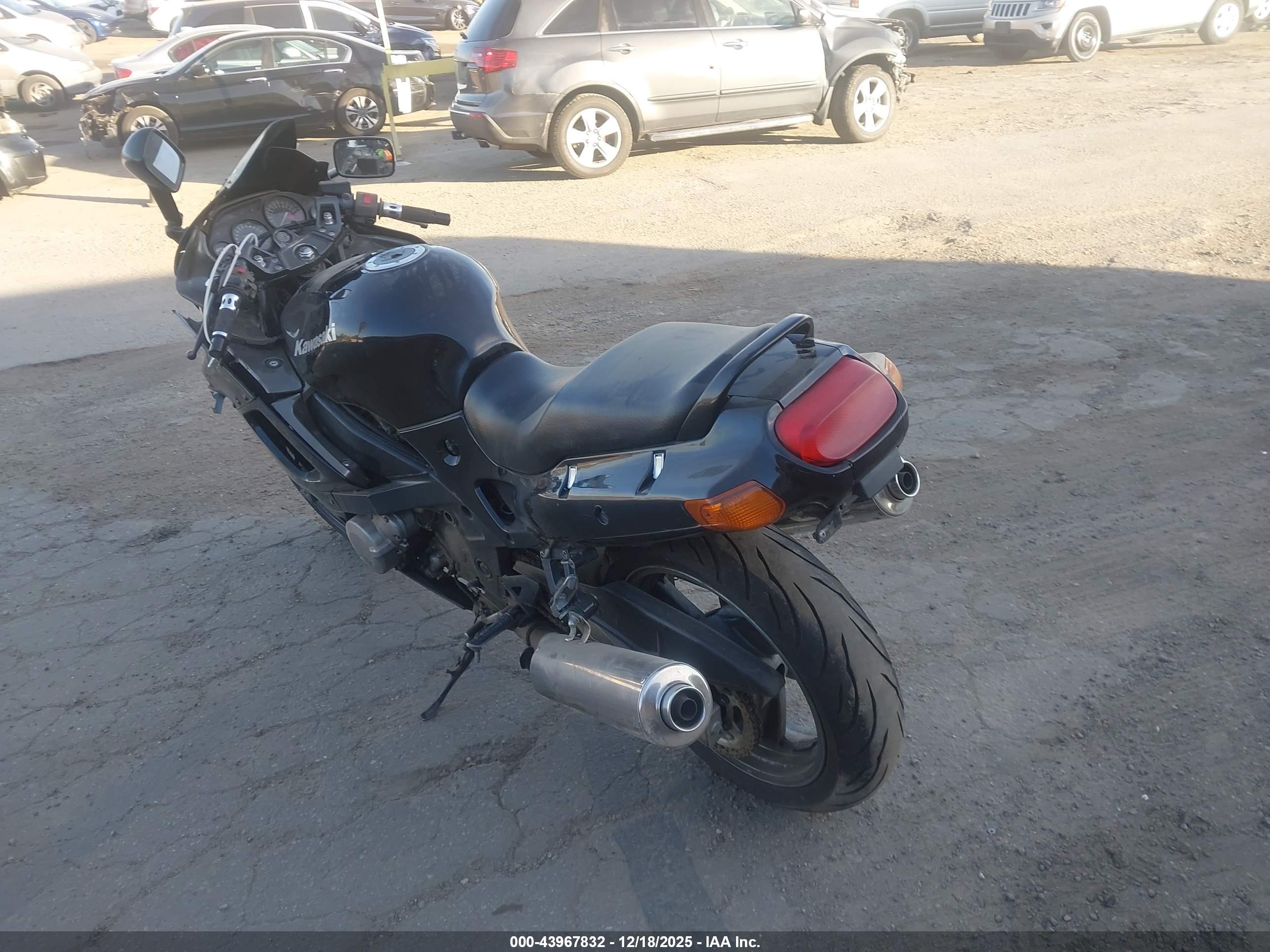 KAWASAKI ZX600 image 3