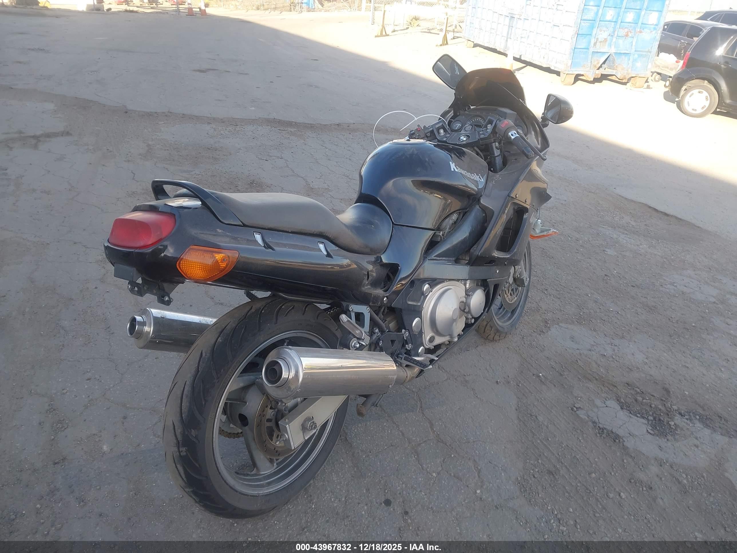 KAWASAKI ZX600 image 4