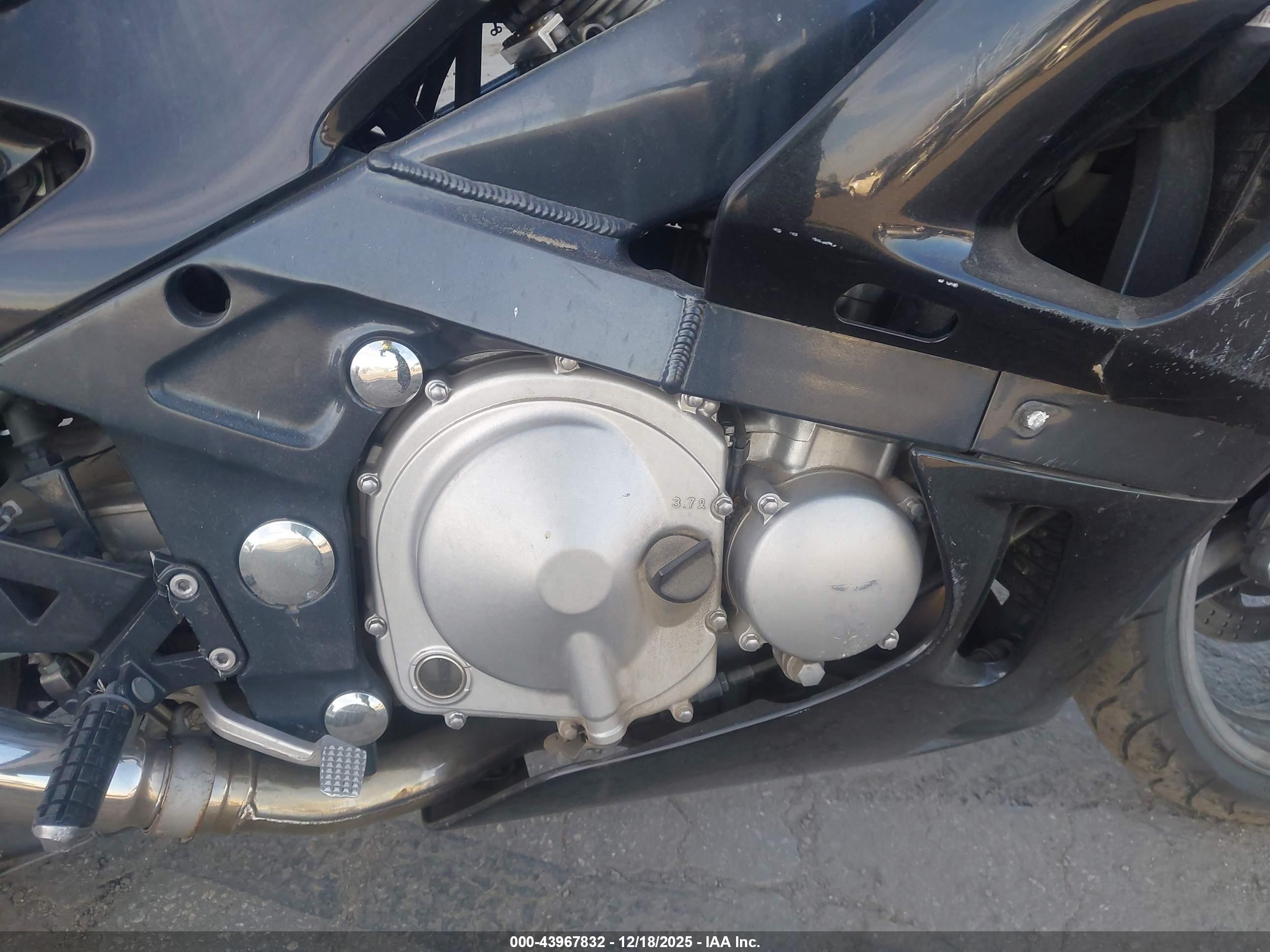 KAWASAKI ZX600 image 8
