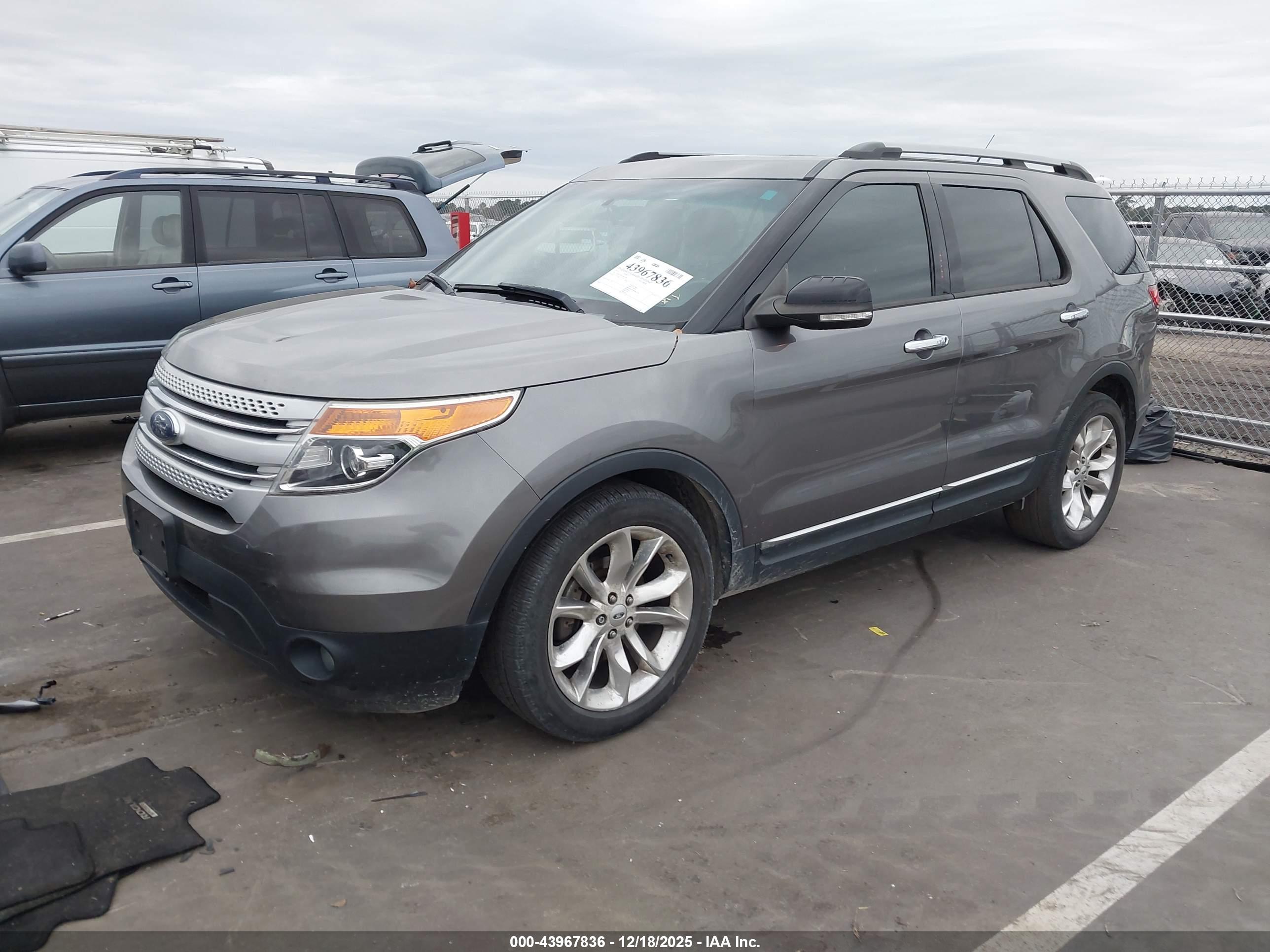 FORD EXPLORER image 2