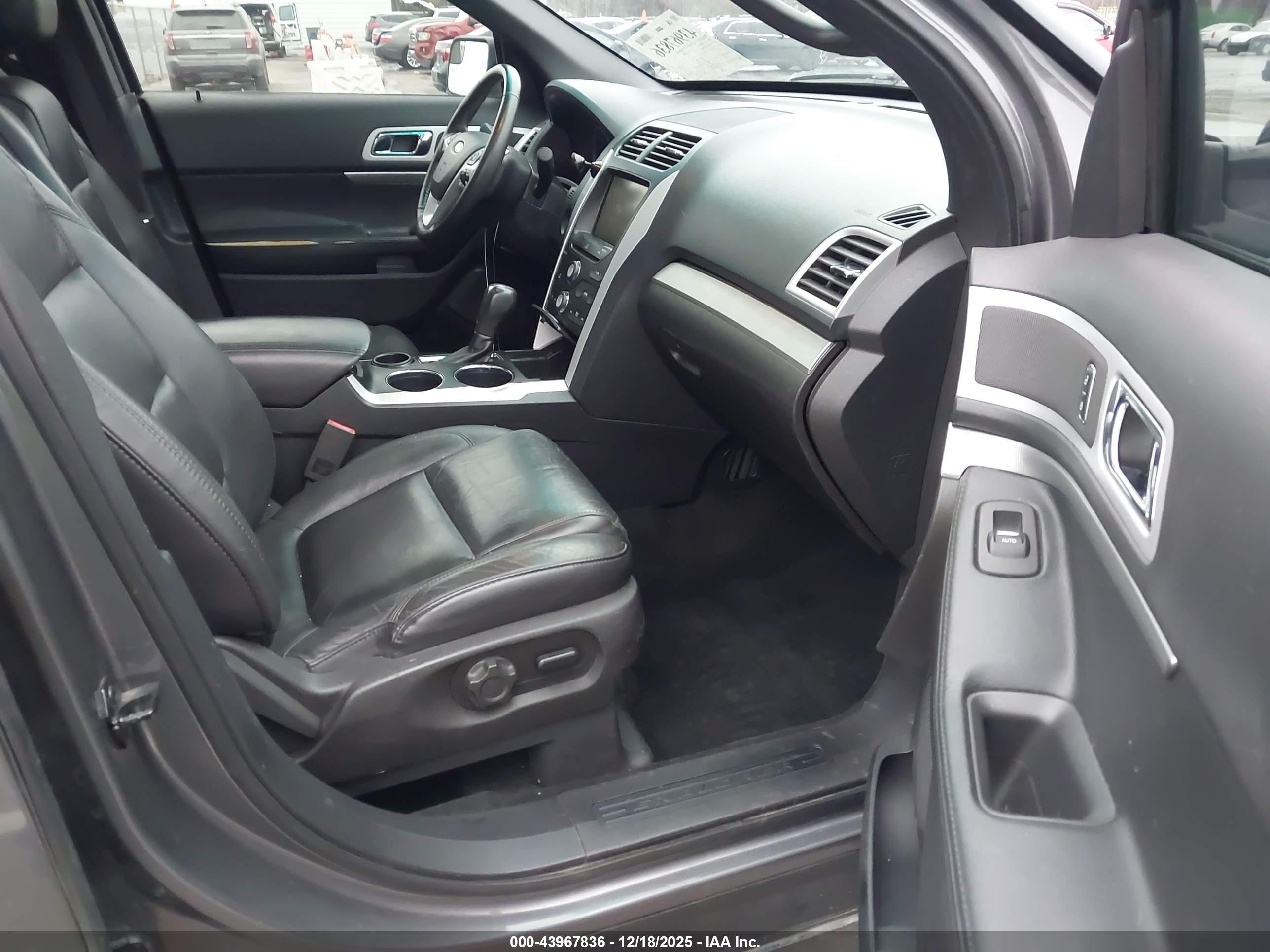 FORD EXPLORER image 5
