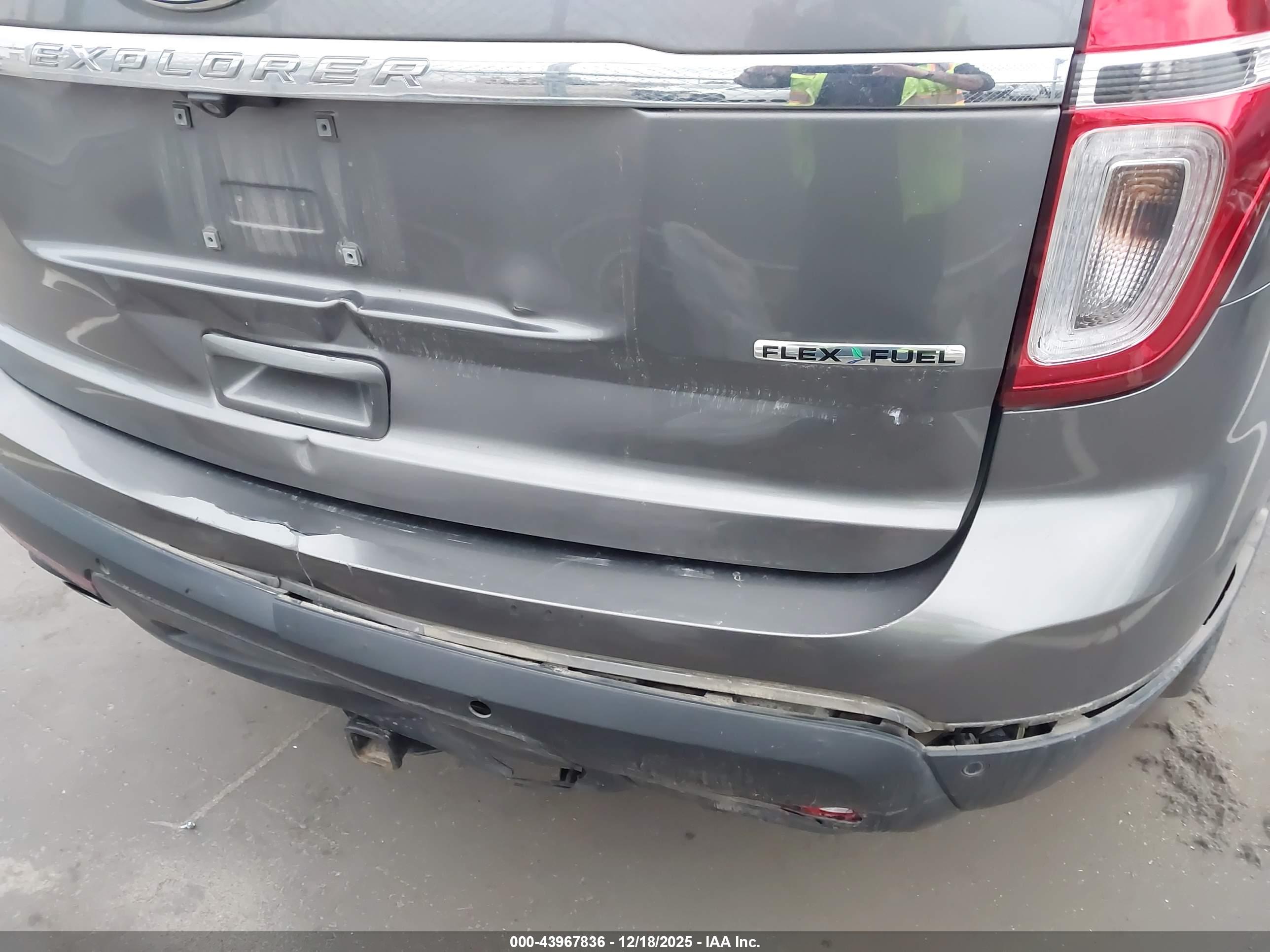 FORD EXPLORER image 6