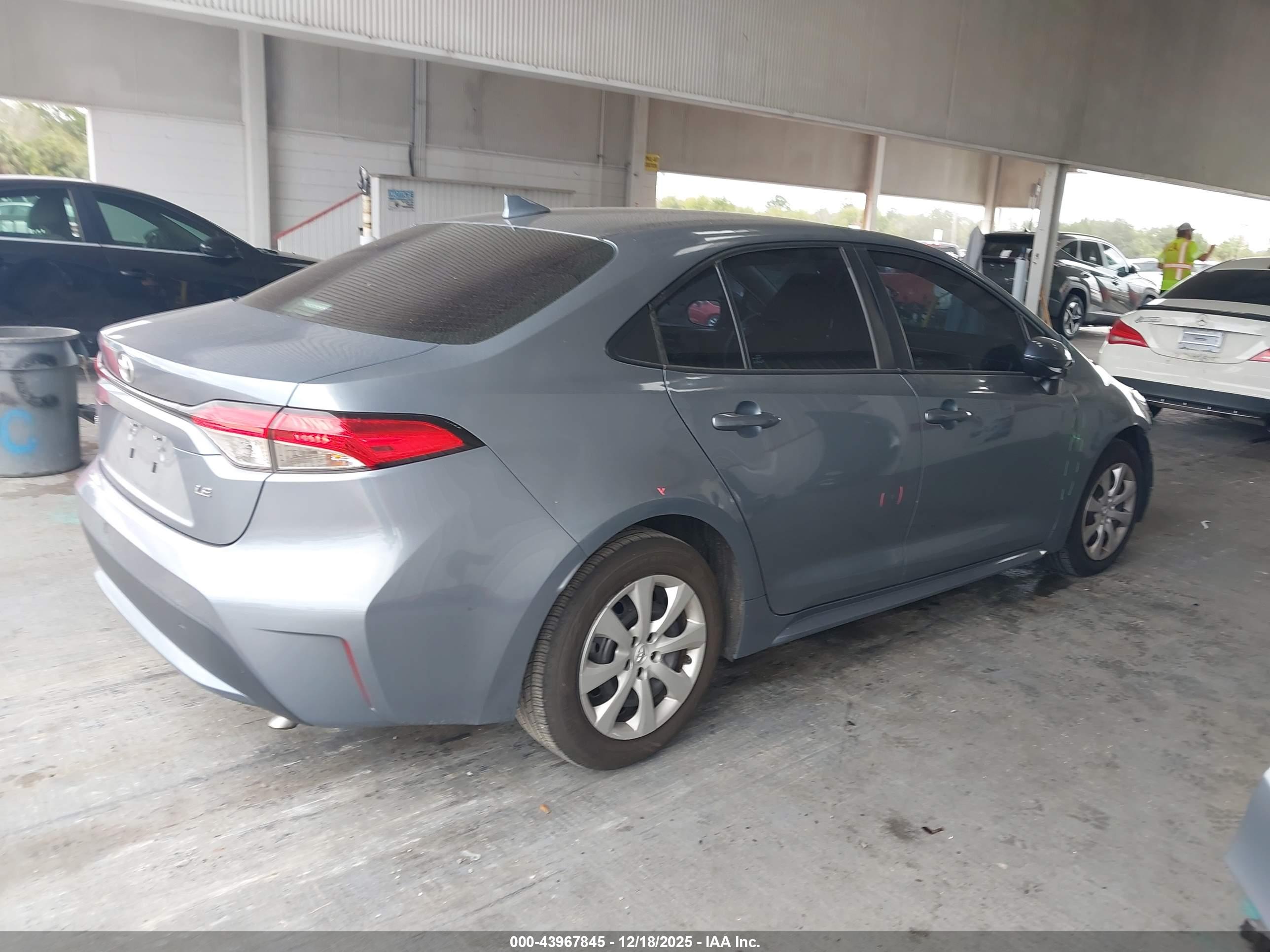 TOYOTA COROLLA image 4