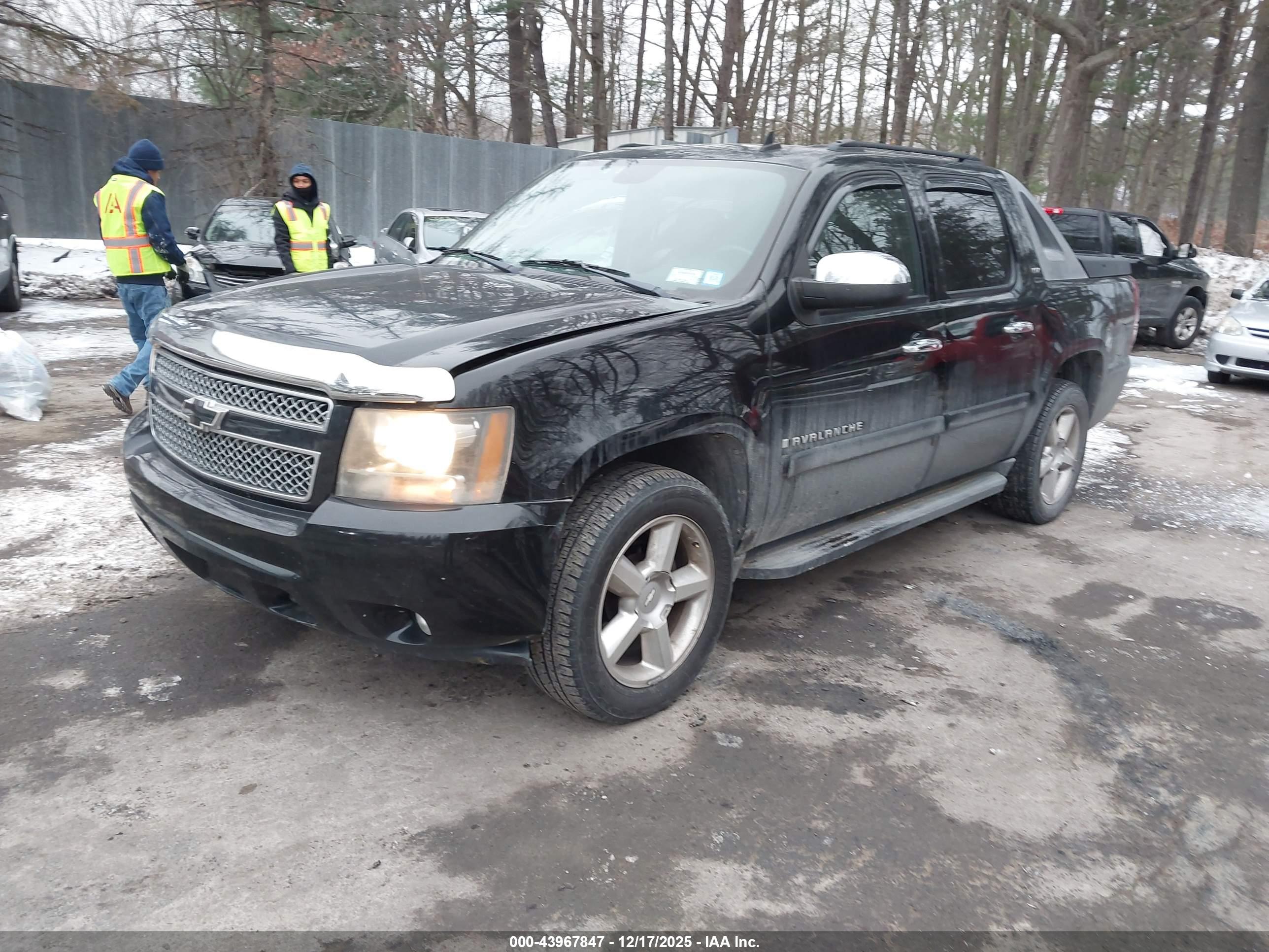 CHEVROLET AVALANCHE image 2