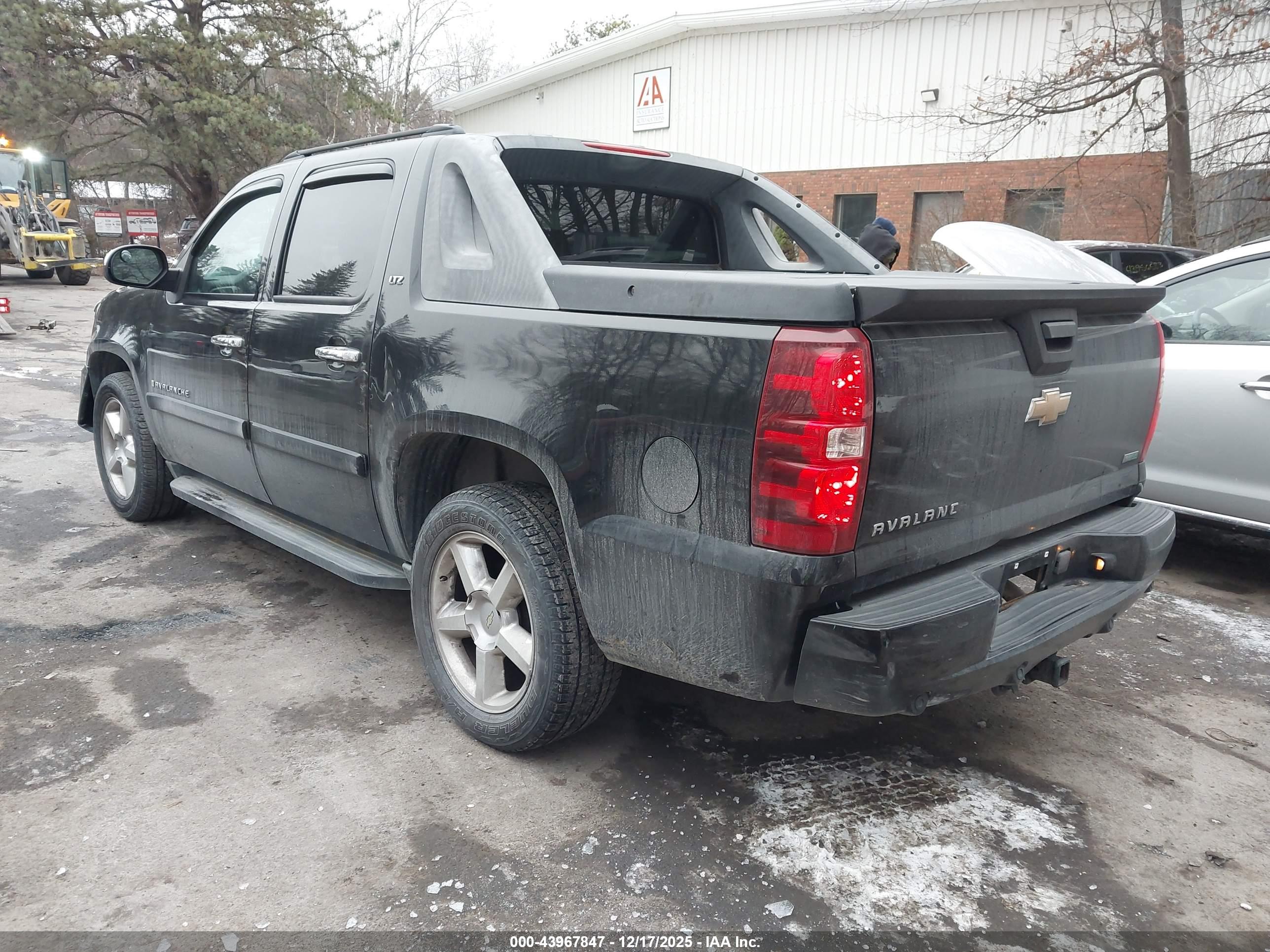 CHEVROLET AVALANCHE image 3