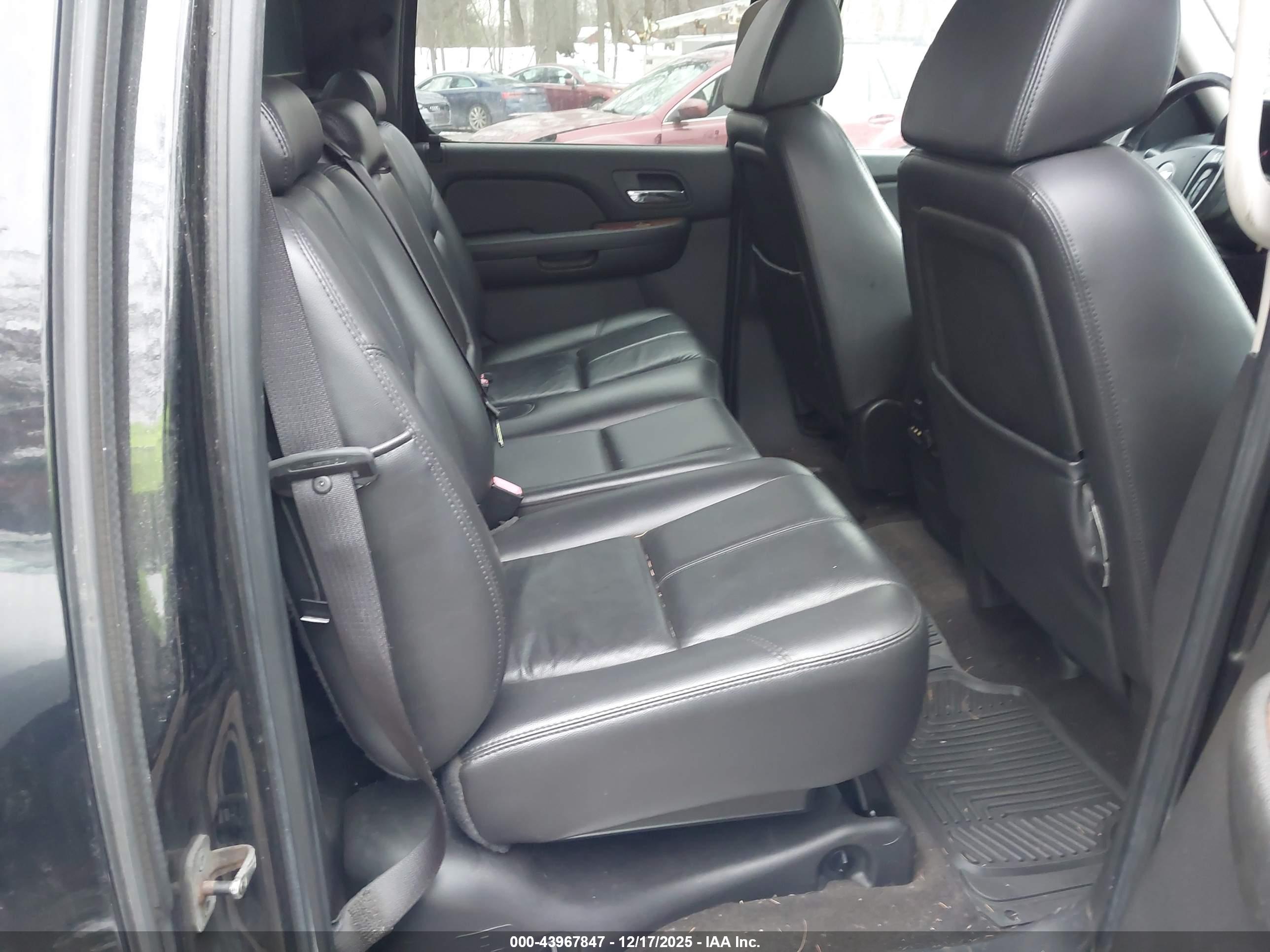 CHEVROLET AVALANCHE image 8