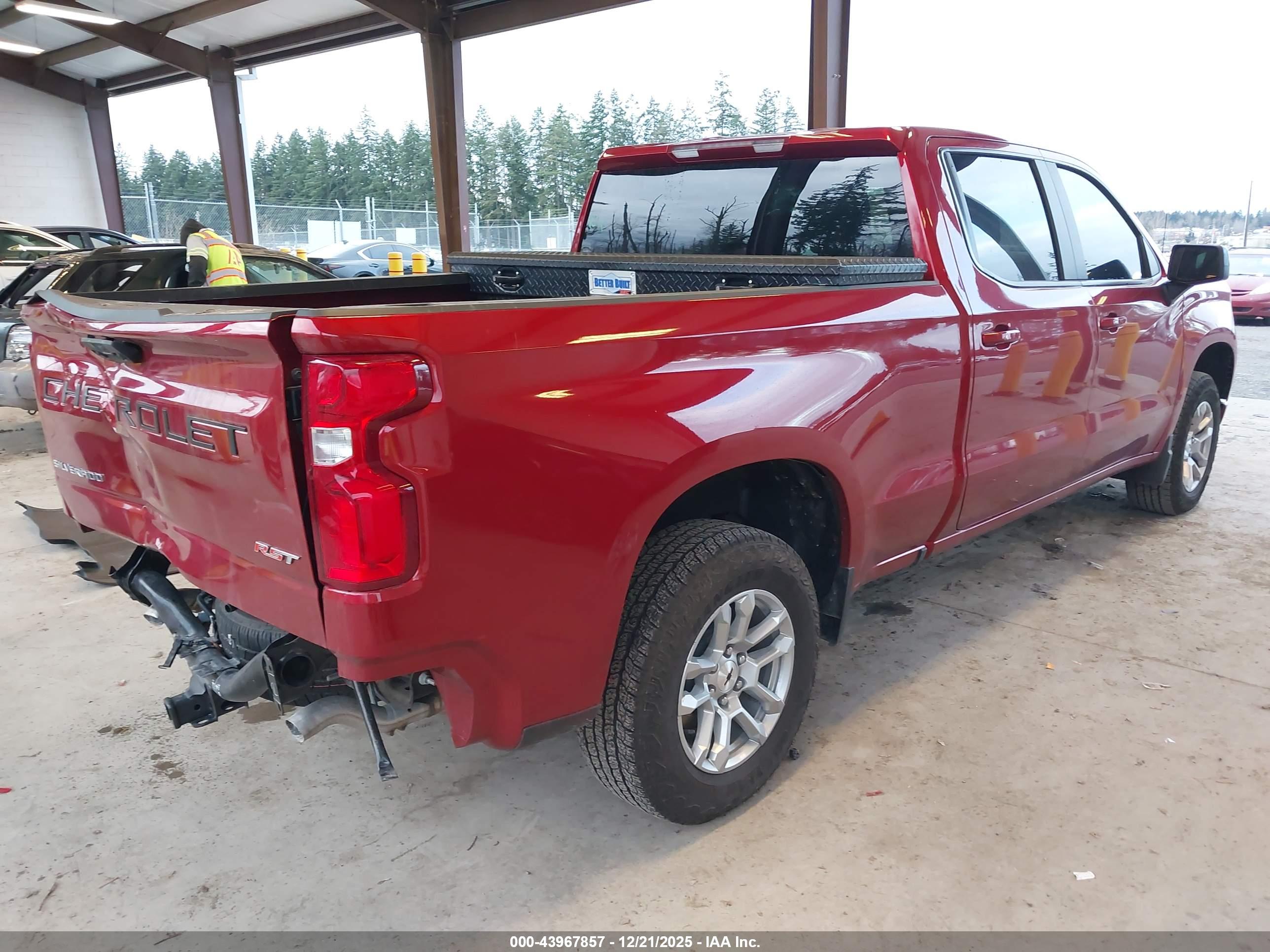 CHEVROLET SILVERADO image 4
