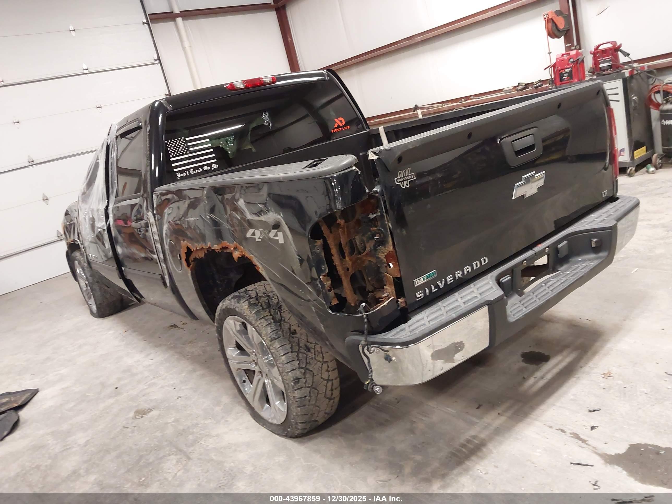 CHEVROLET SILVERADO image 3