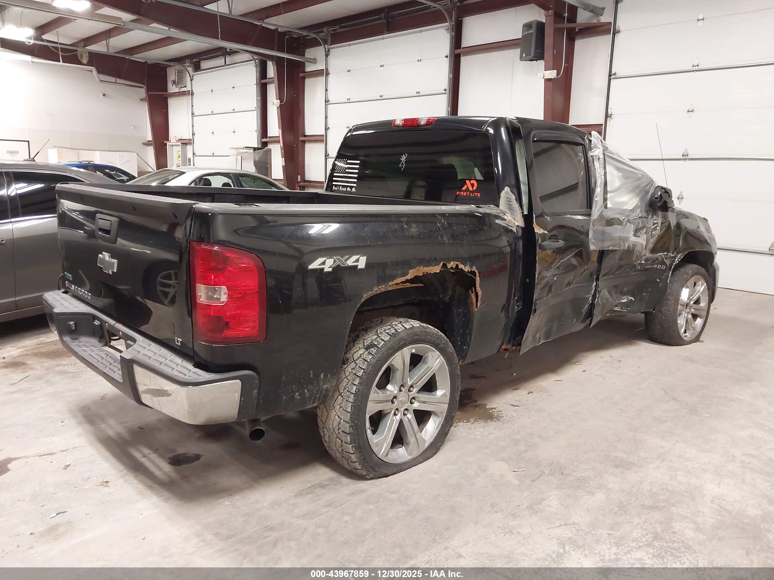 CHEVROLET SILVERADO image 4