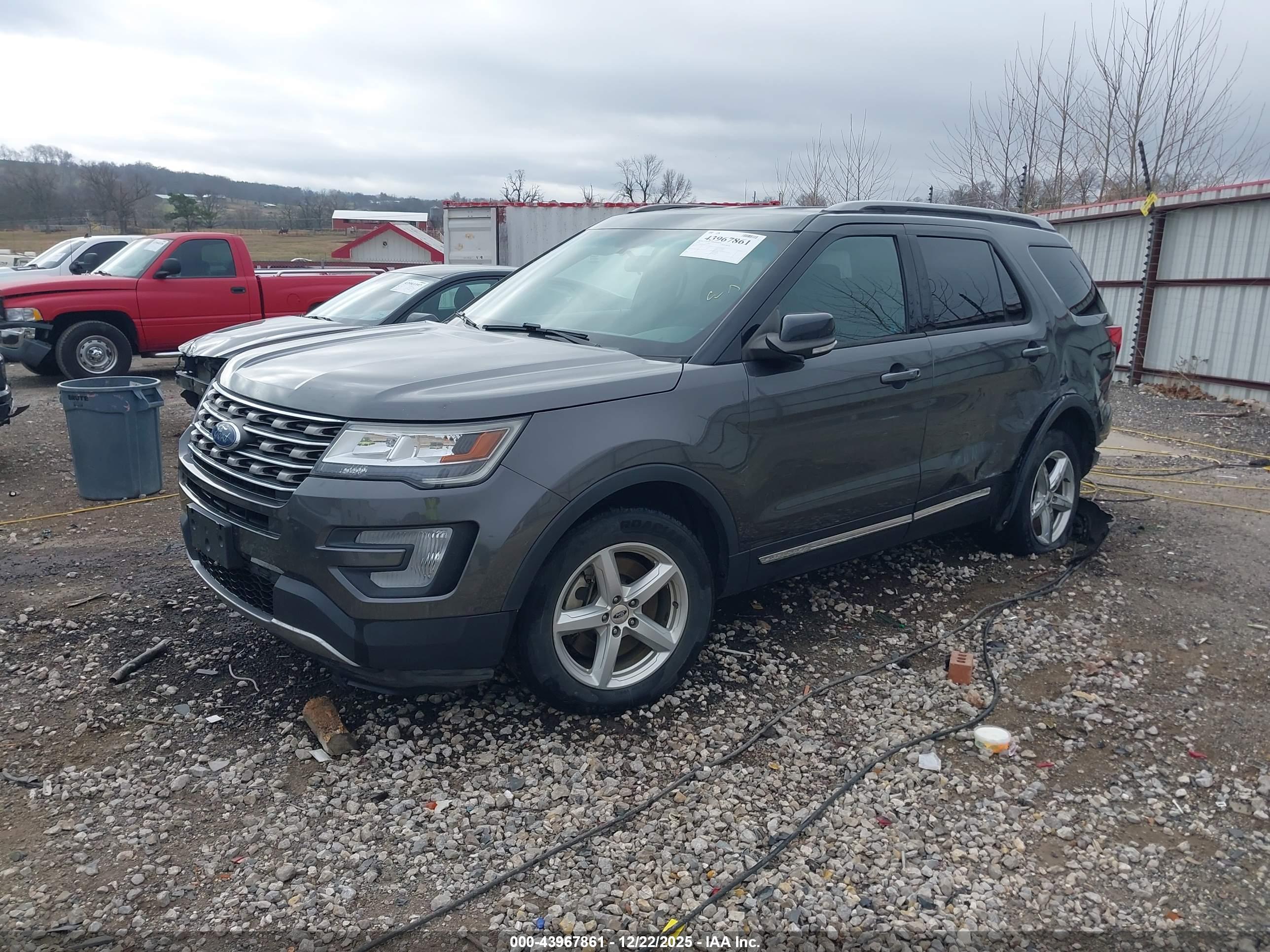 FORD EXPLORER image 2