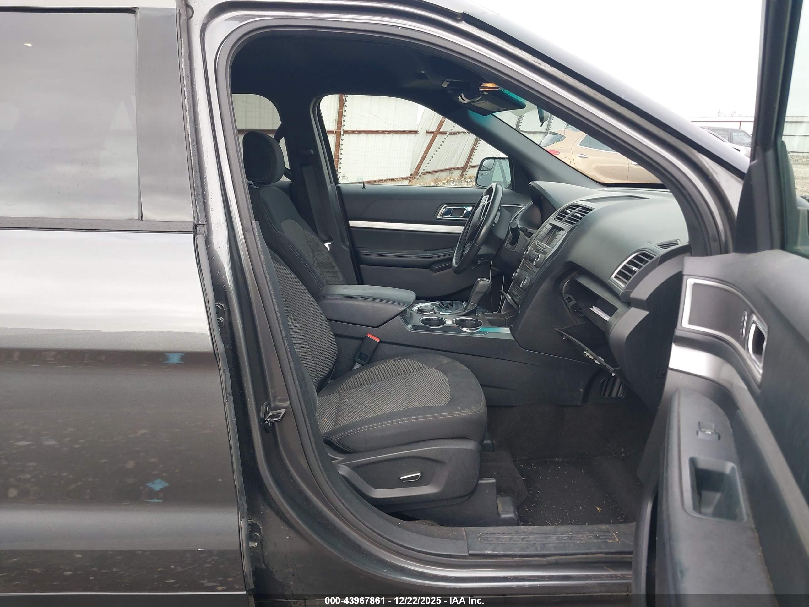 FORD EXPLORER image 5