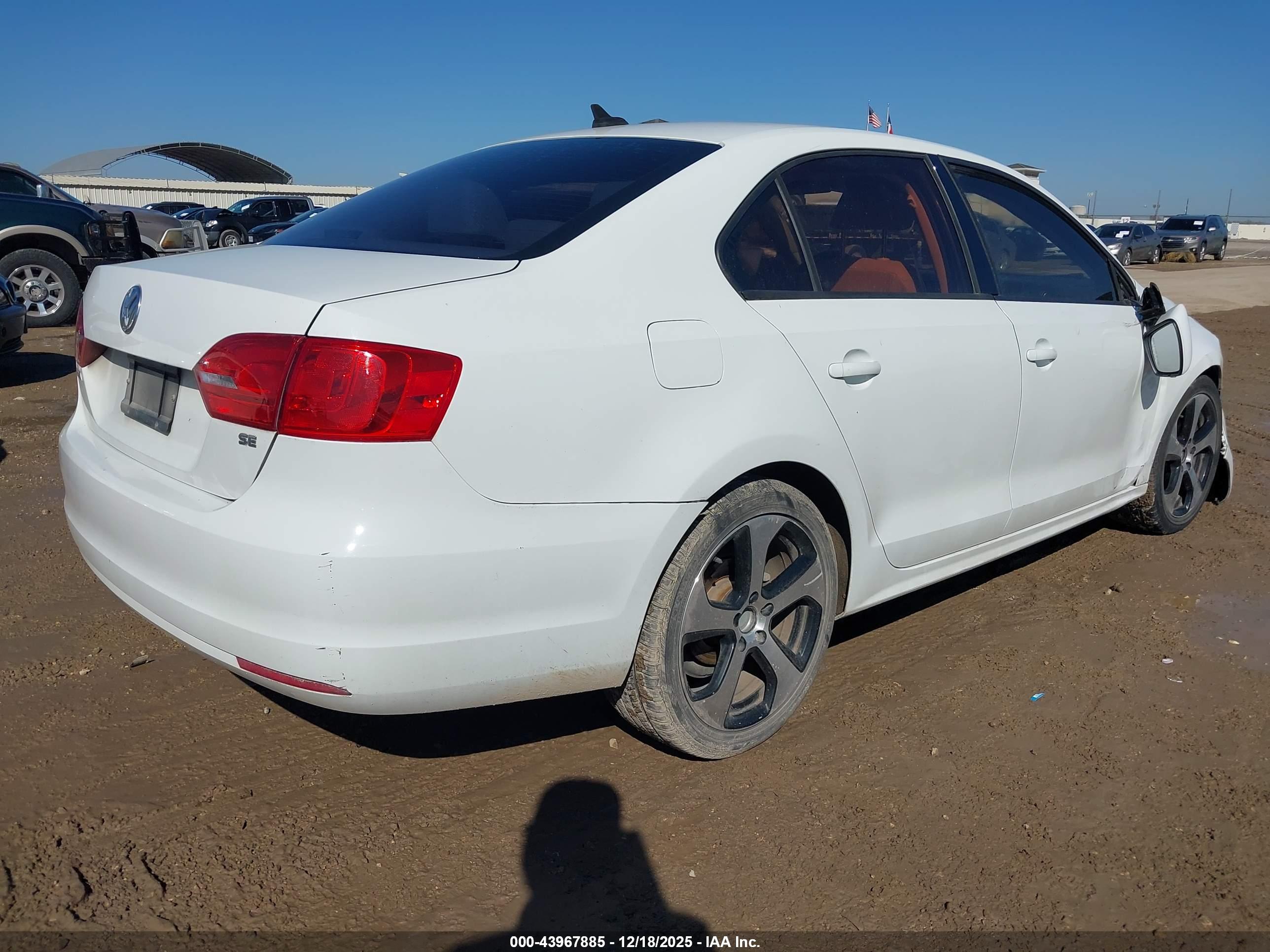 VOLKSWAGEN JETTA image 4