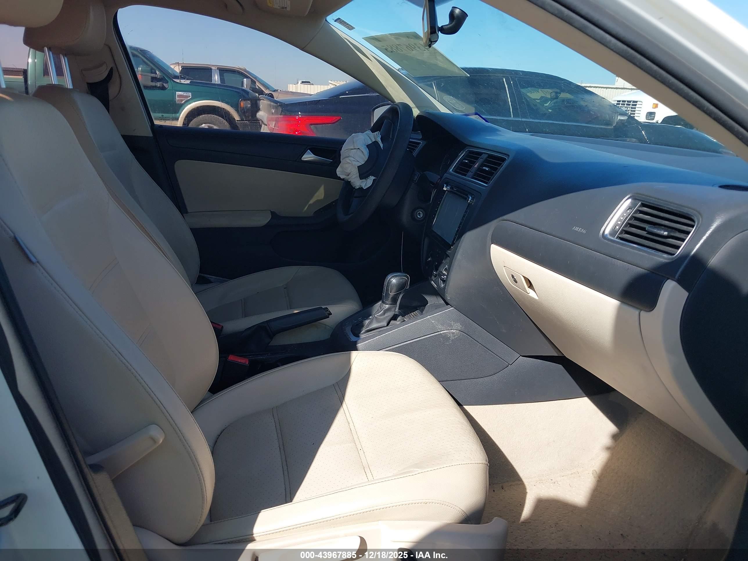 VOLKSWAGEN JETTA image 5