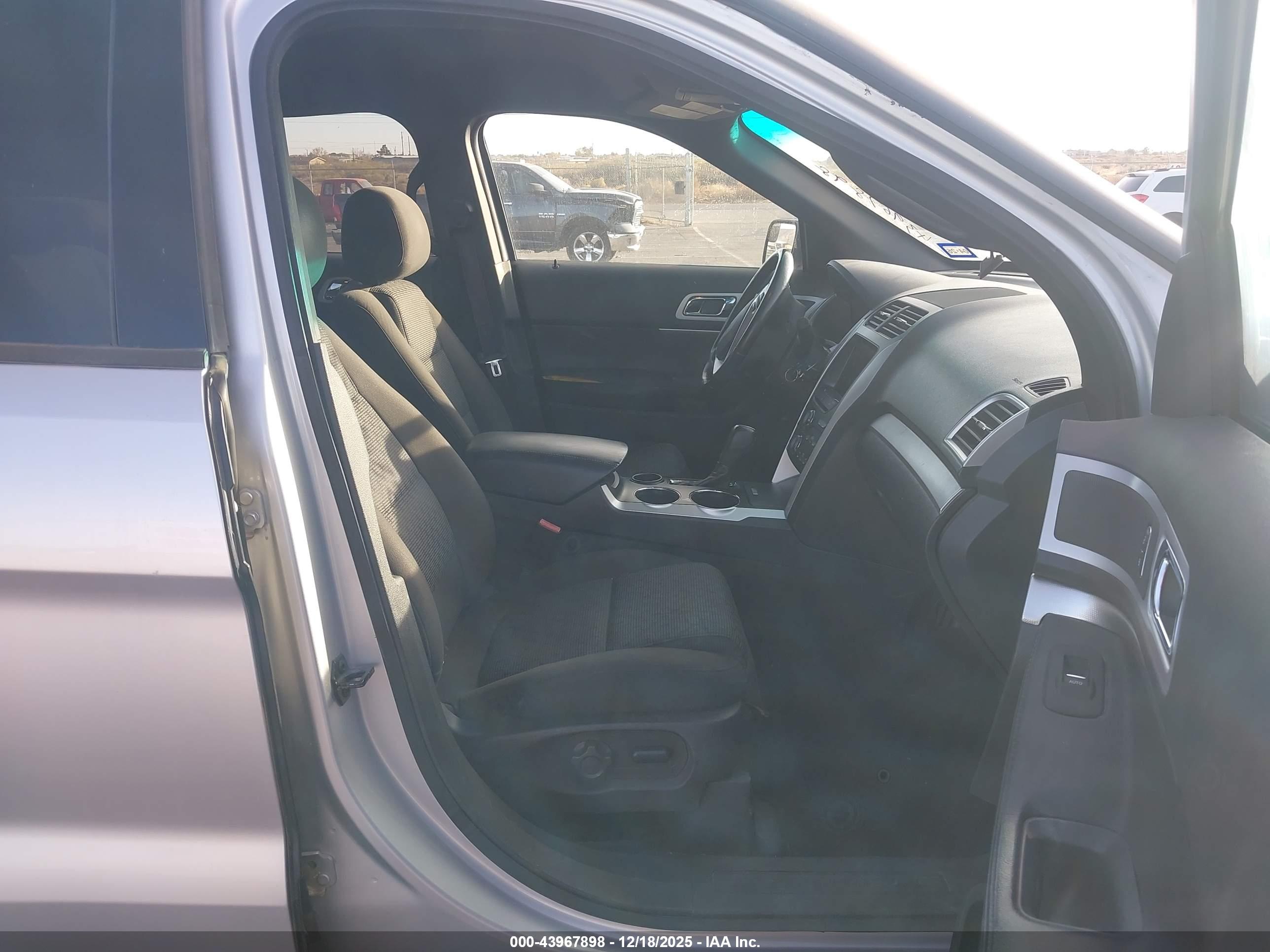 FORD EXPLORER image 5