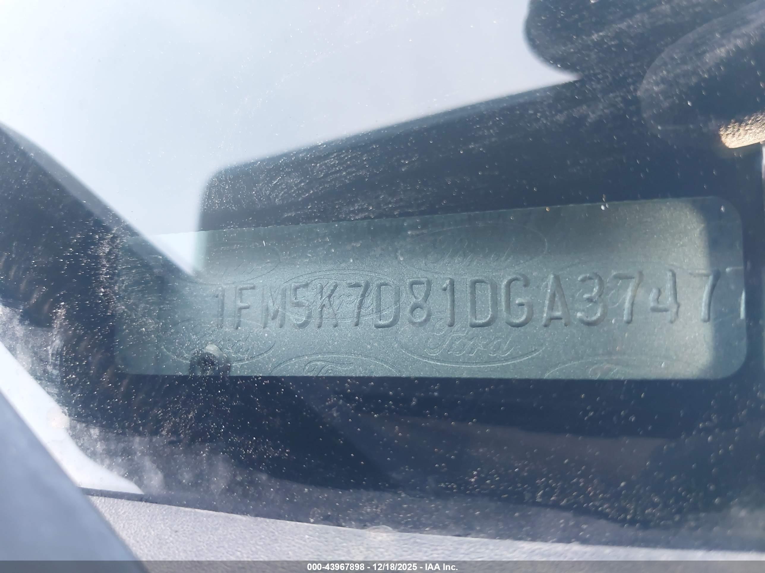 FORD EXPLORER image 9