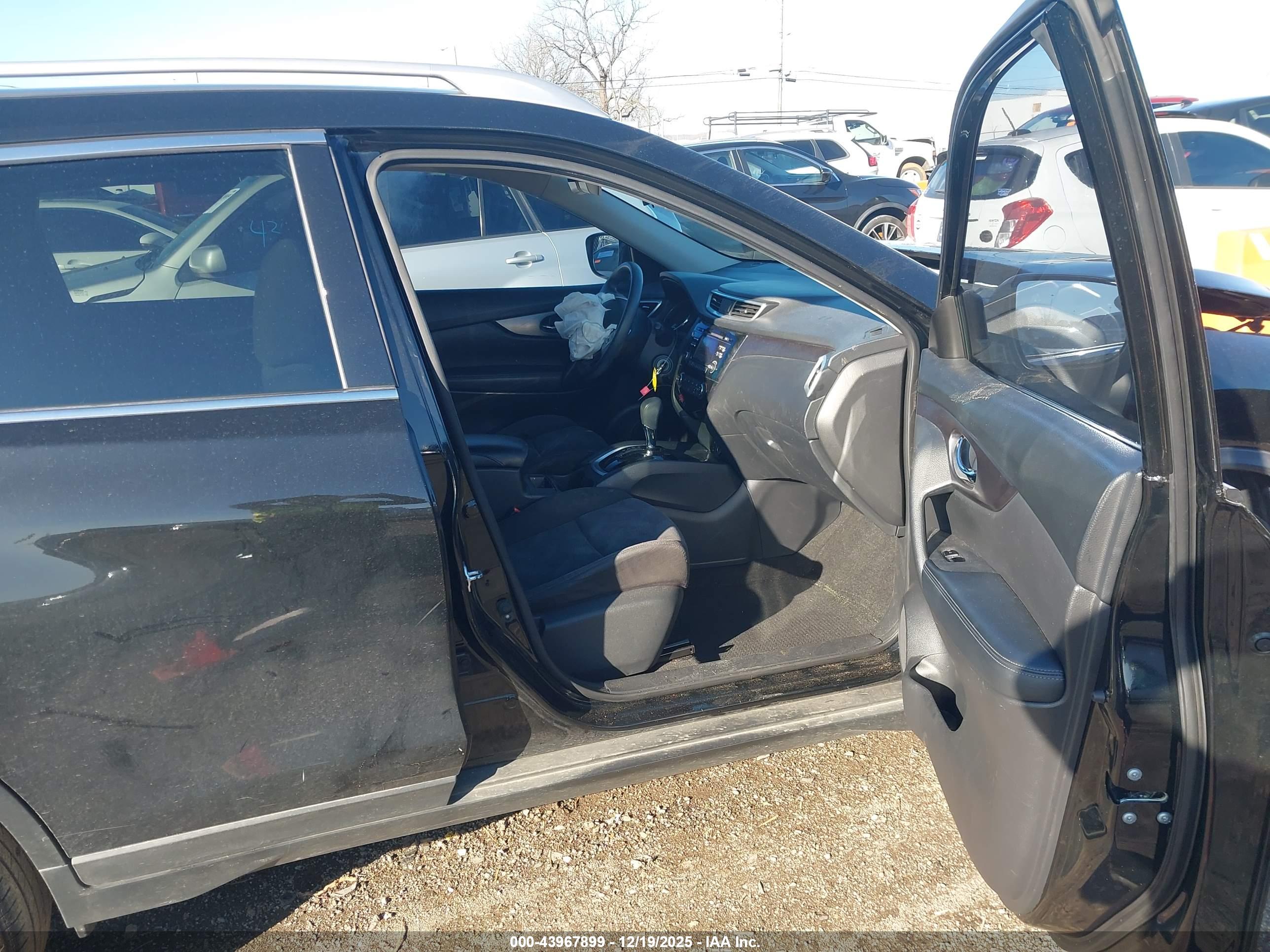 NISSAN ROGUE image 5