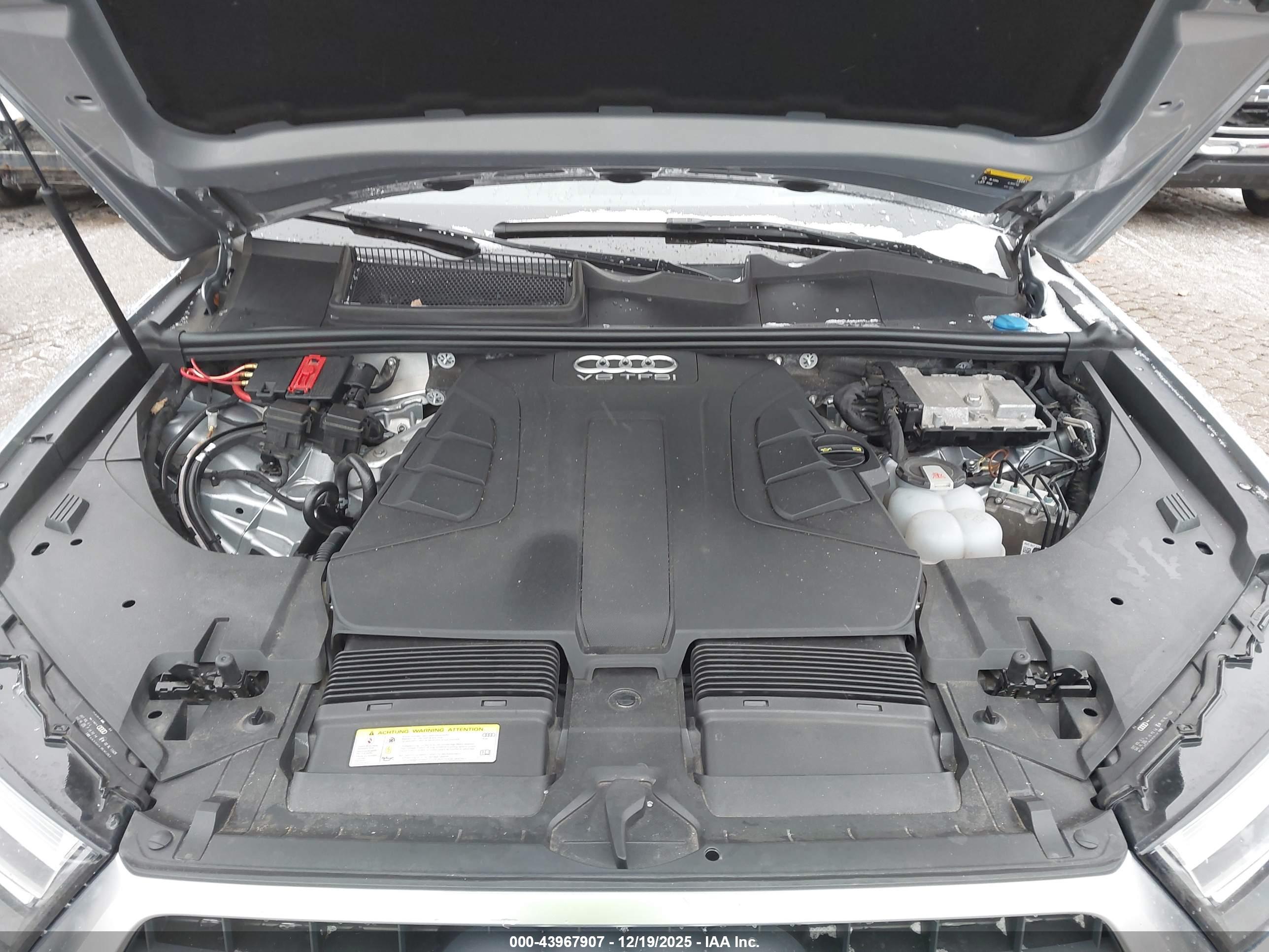 AUDI Q7 image 10
