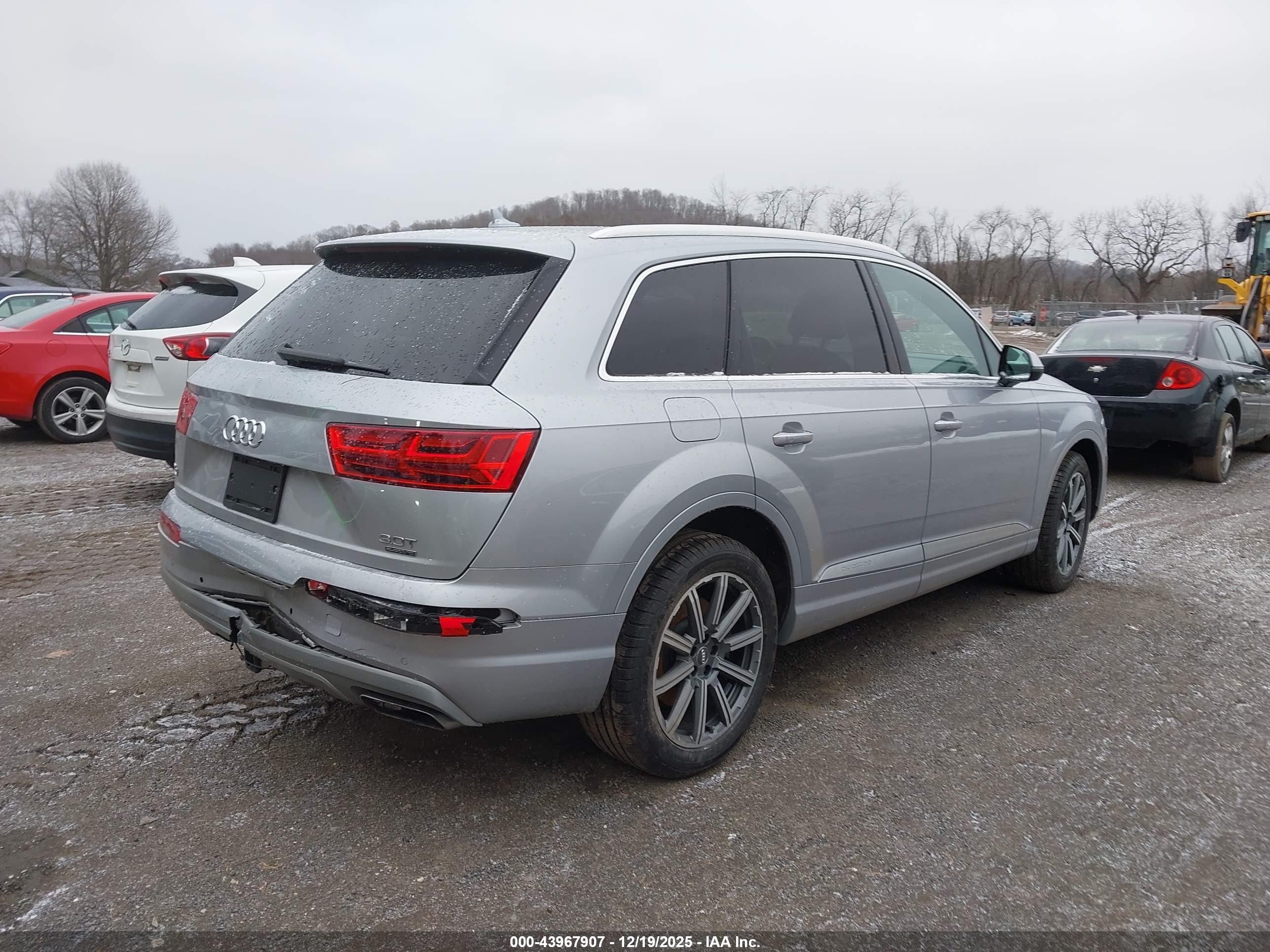 AUDI Q7 image 4