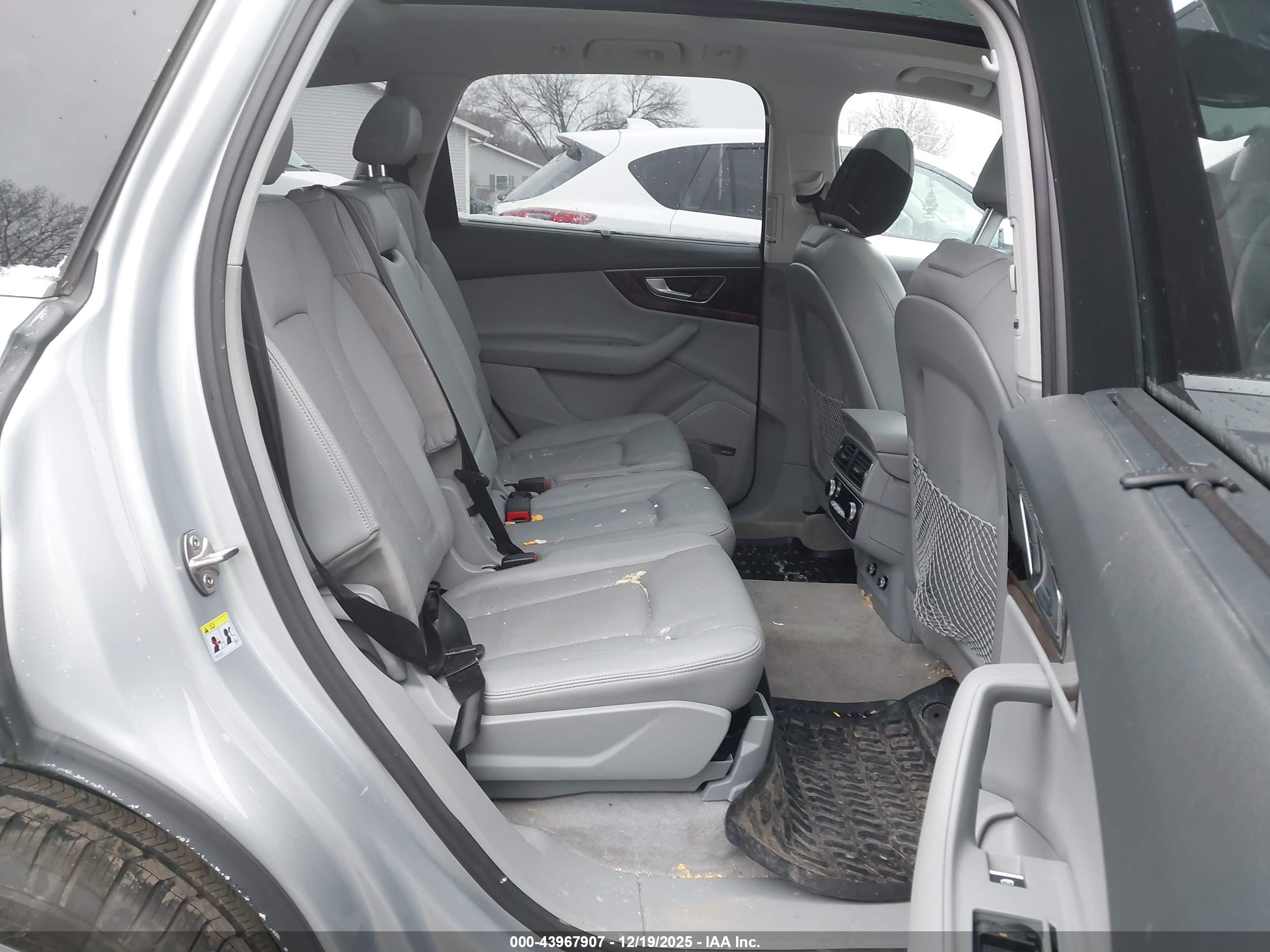 AUDI Q7 image 8