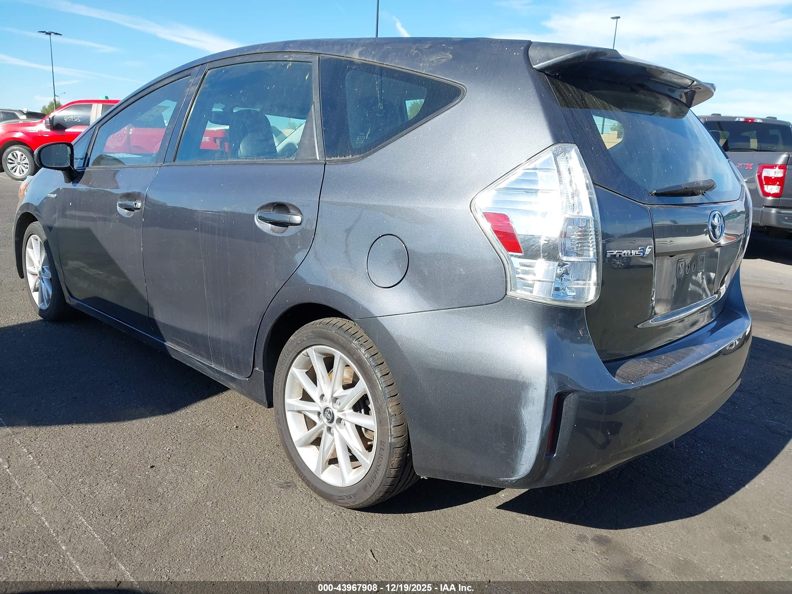 TOYOTA PRIUS image 3