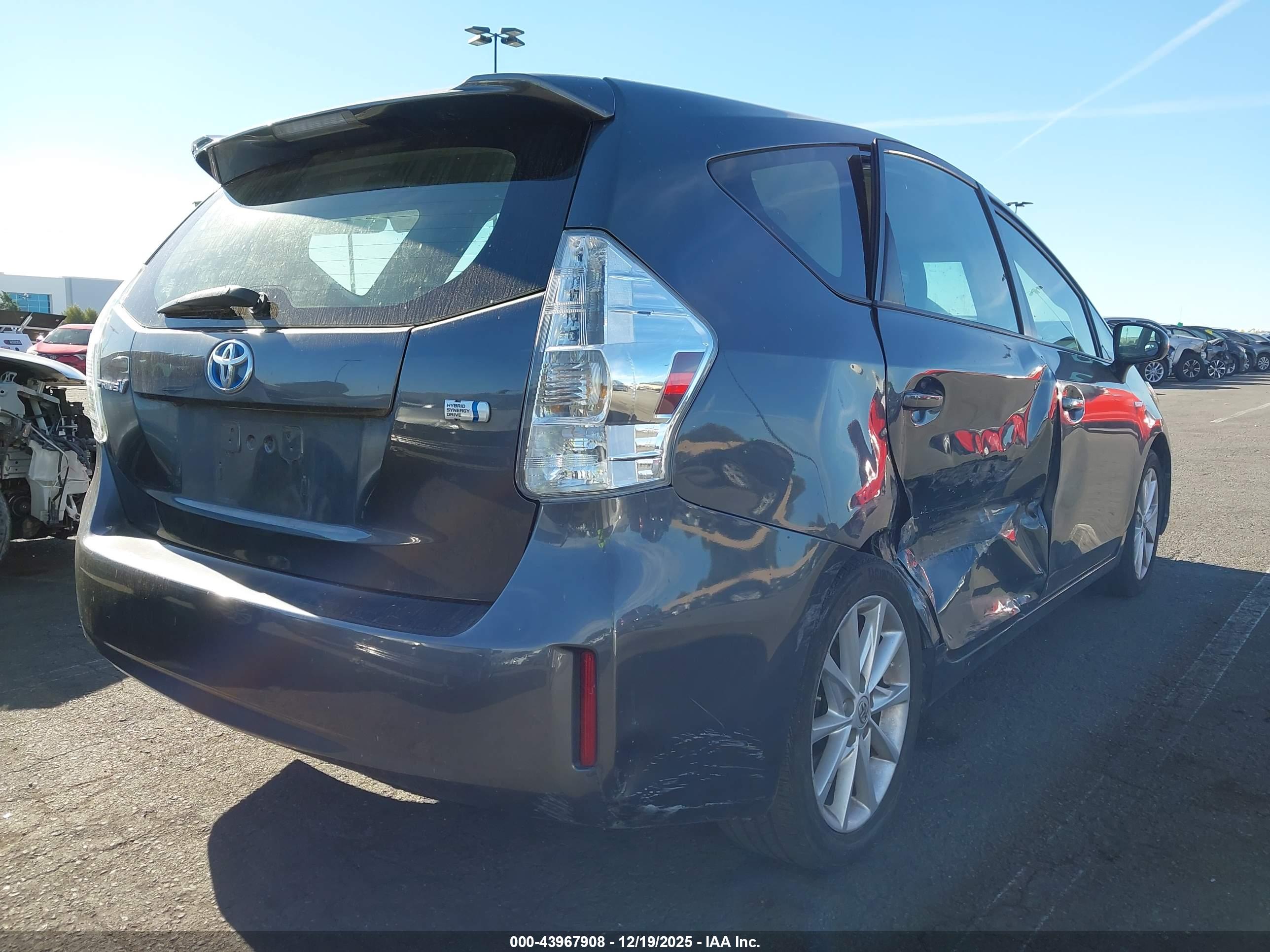 TOYOTA PRIUS image 4