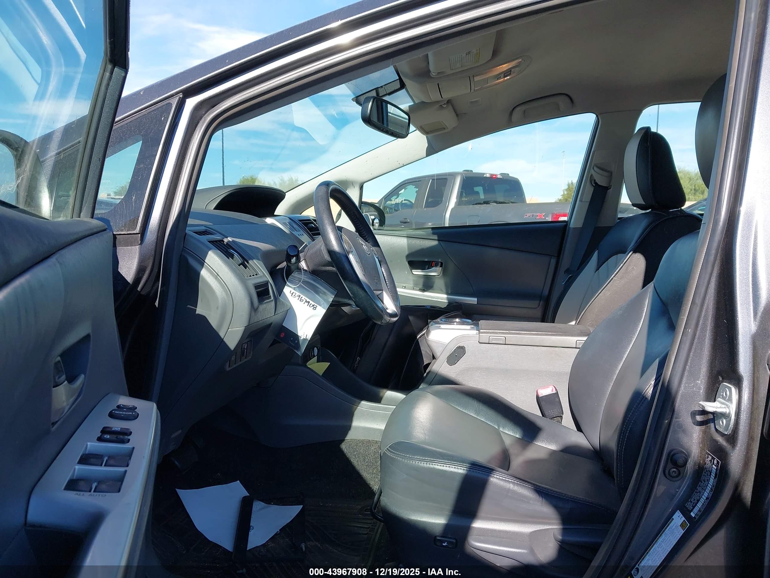 TOYOTA PRIUS image 5