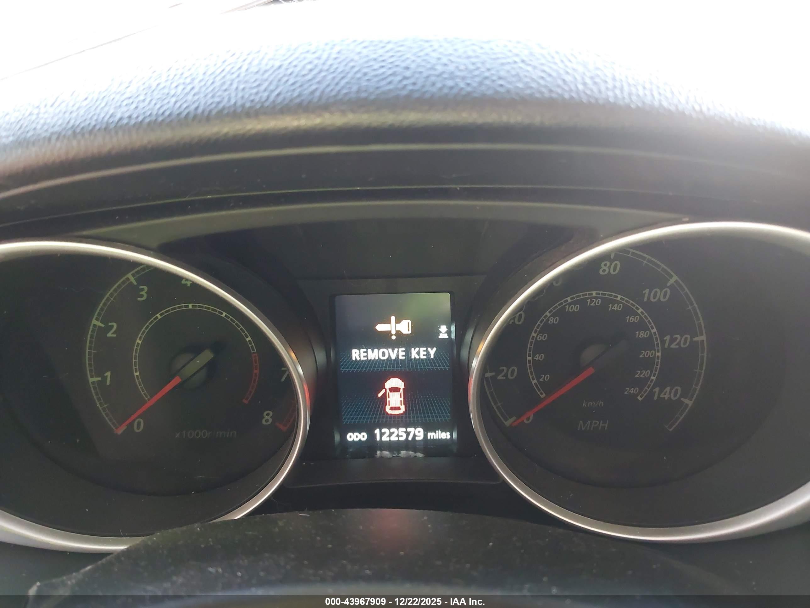 MITSUBISHI OUTLANDER image 7