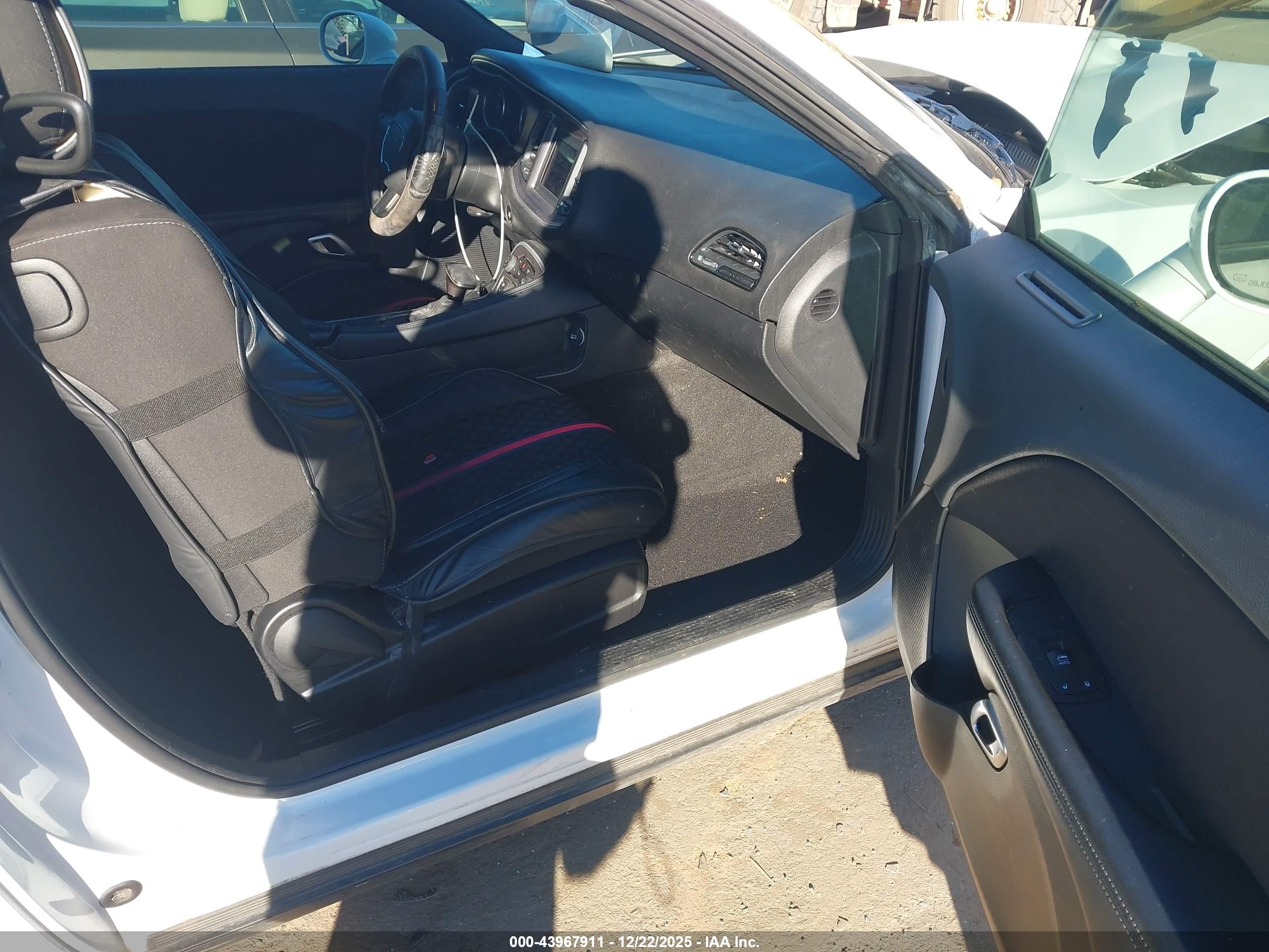 DODGE CHALLENGER image 5