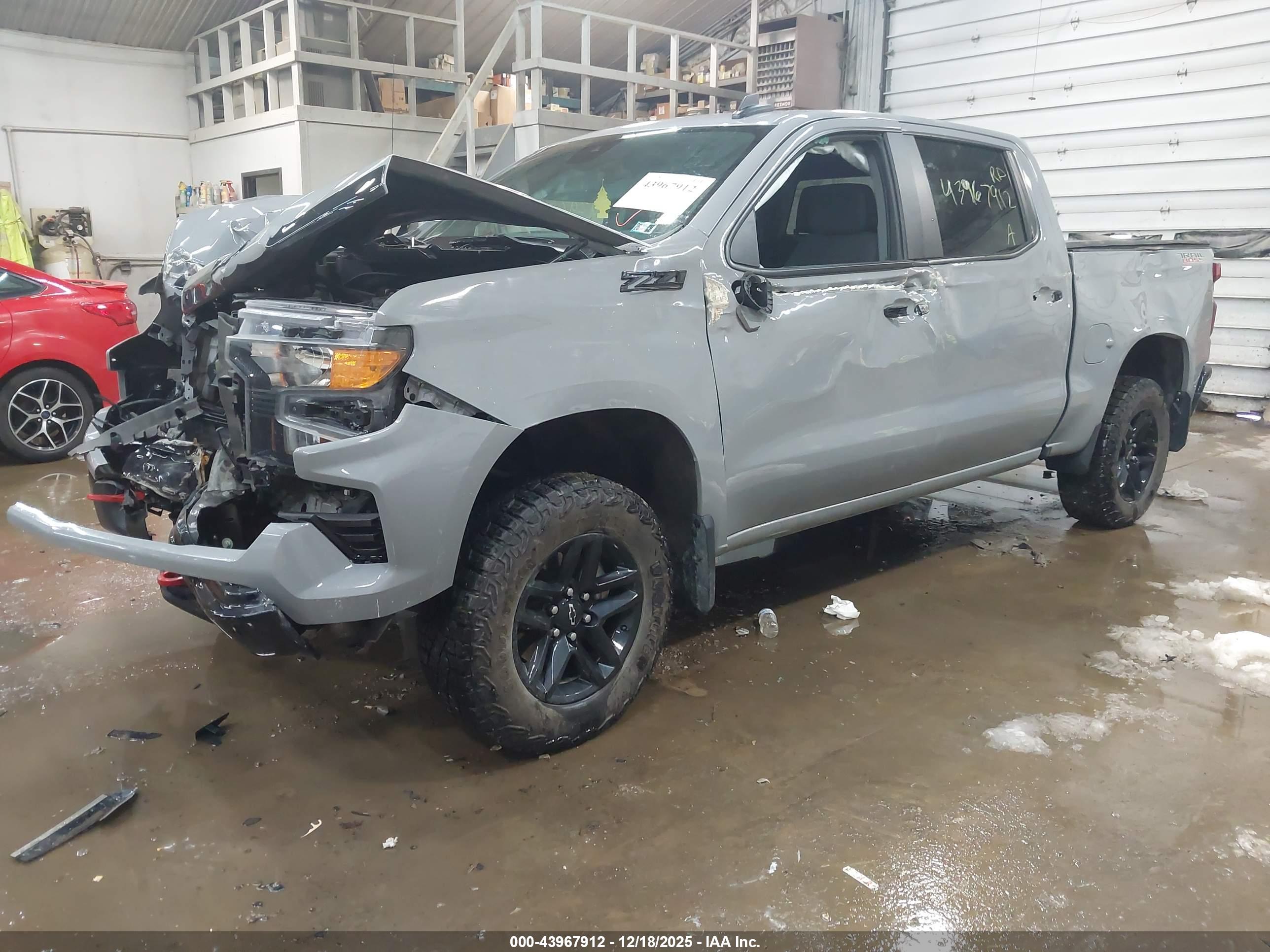 CHEVROLET SILVERADO image 2