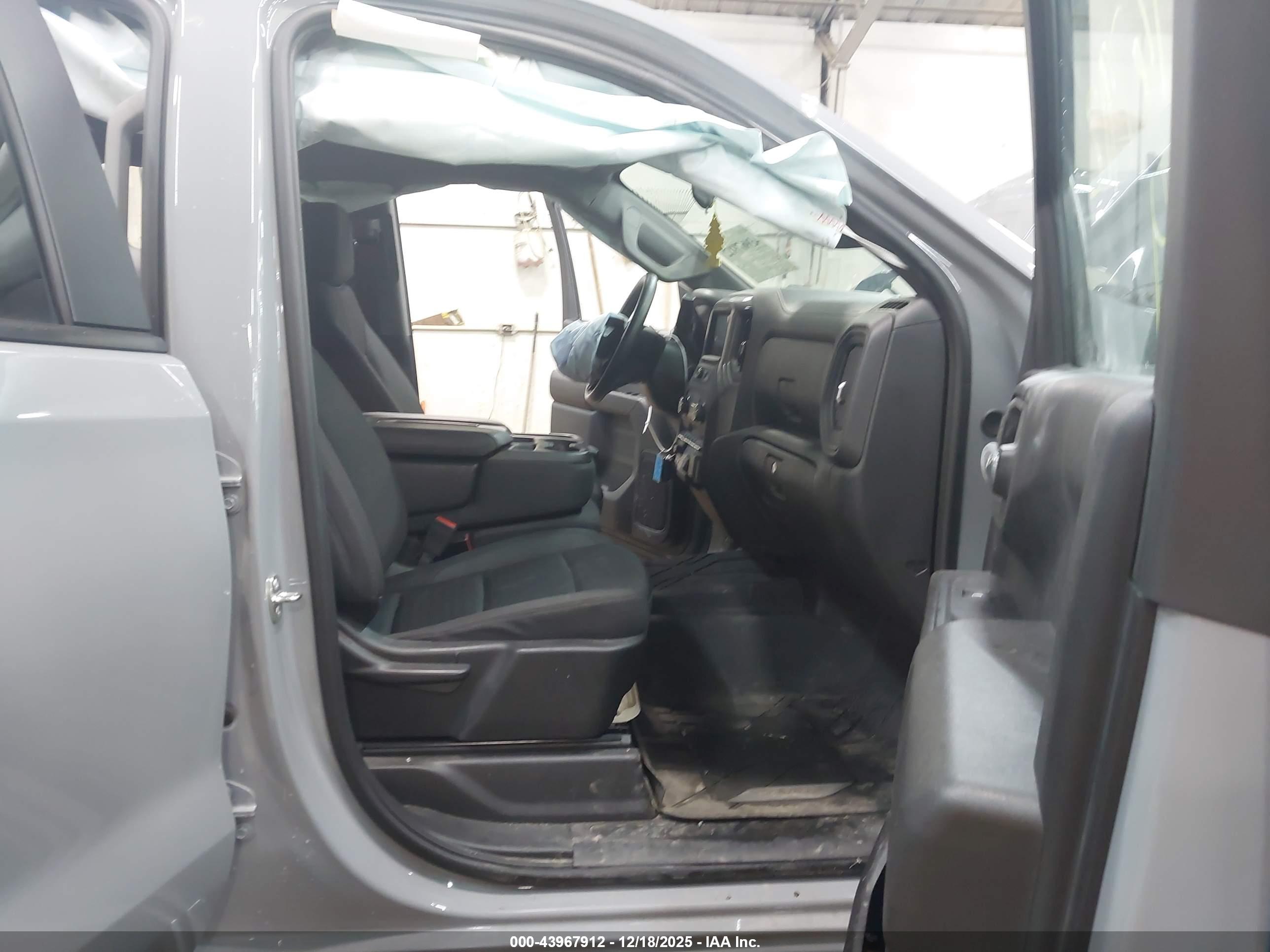 CHEVROLET SILVERADO image 5