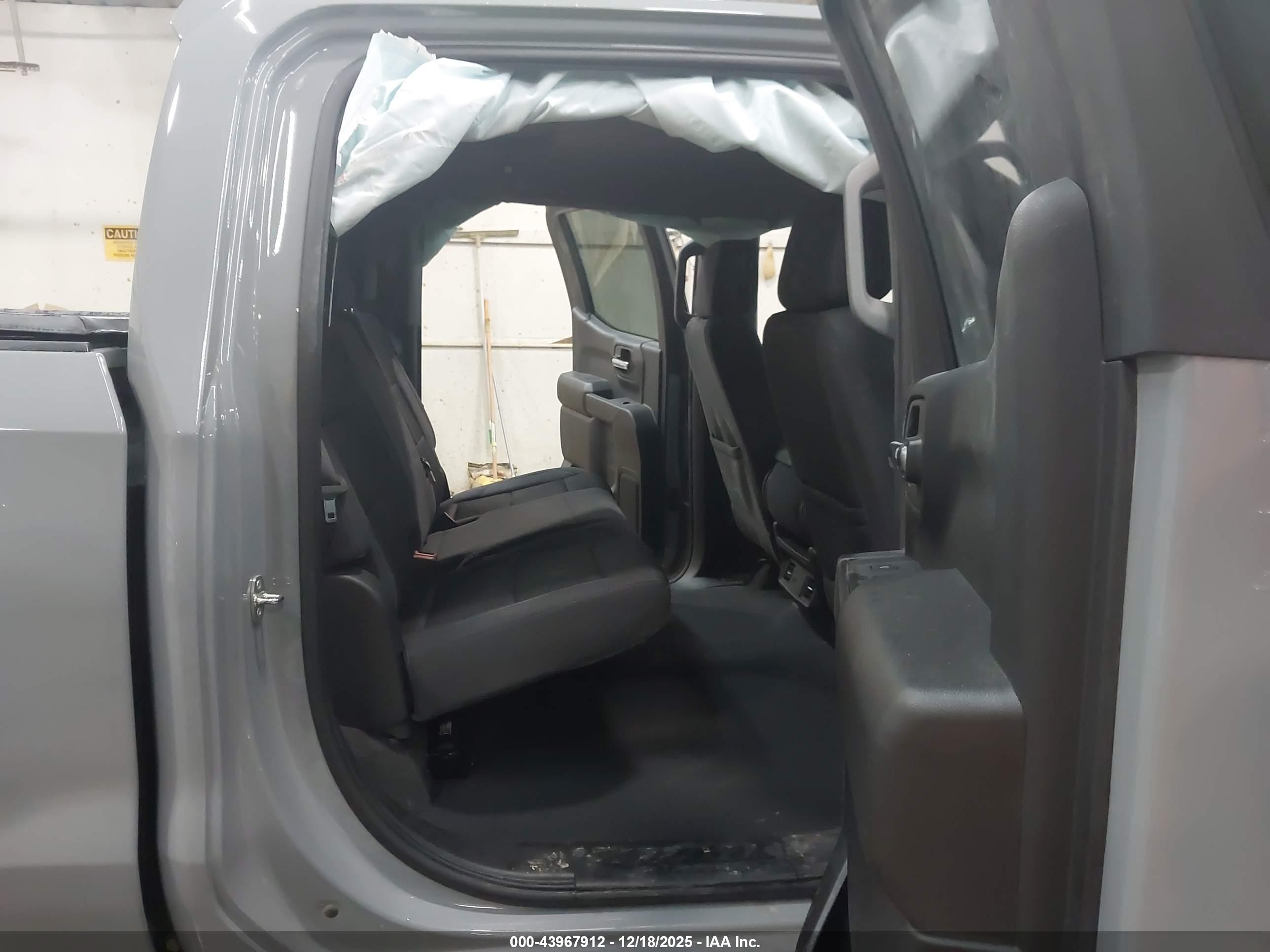 CHEVROLET SILVERADO image 8