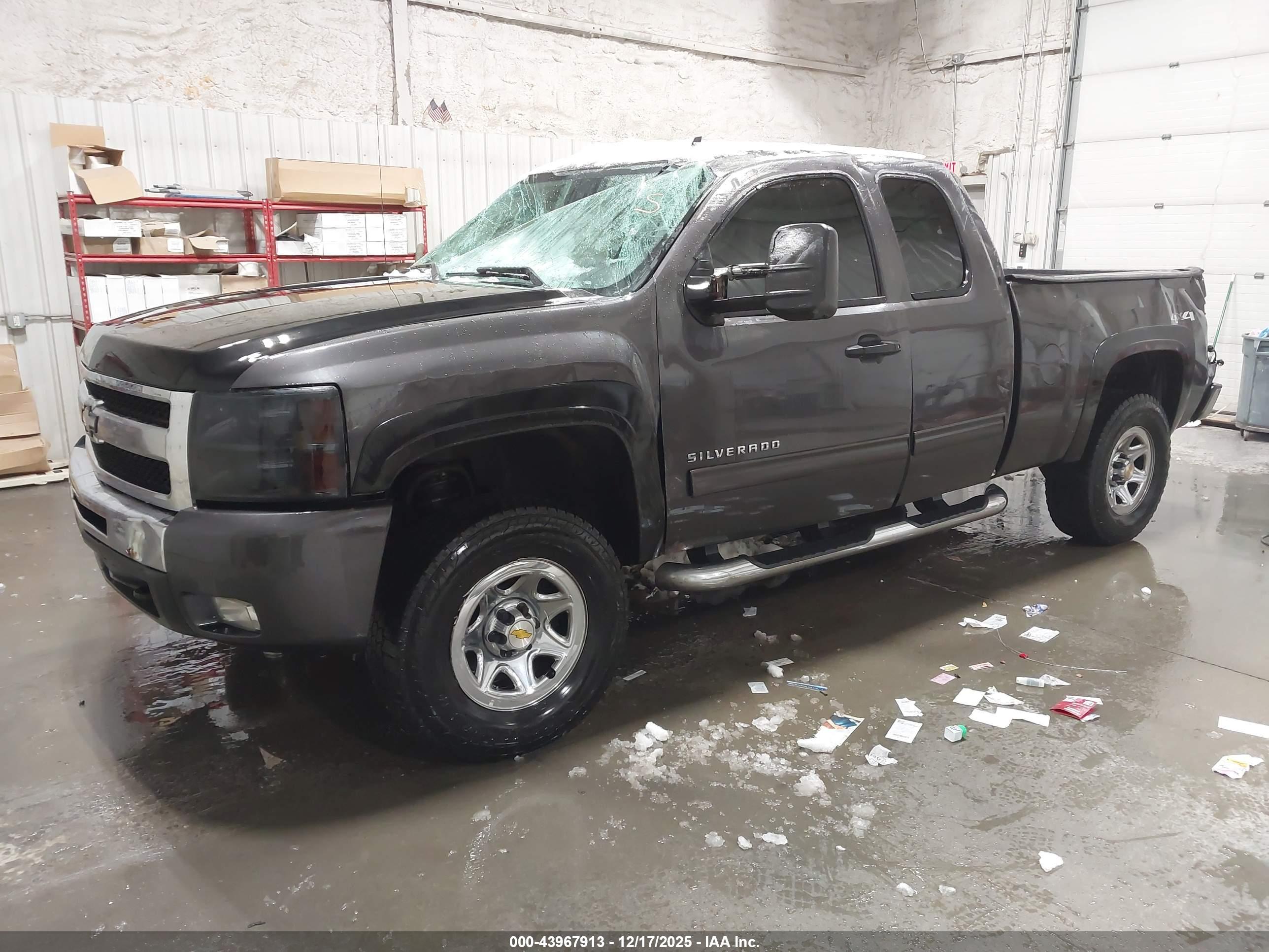 CHEVROLET SILVERADO image 2
