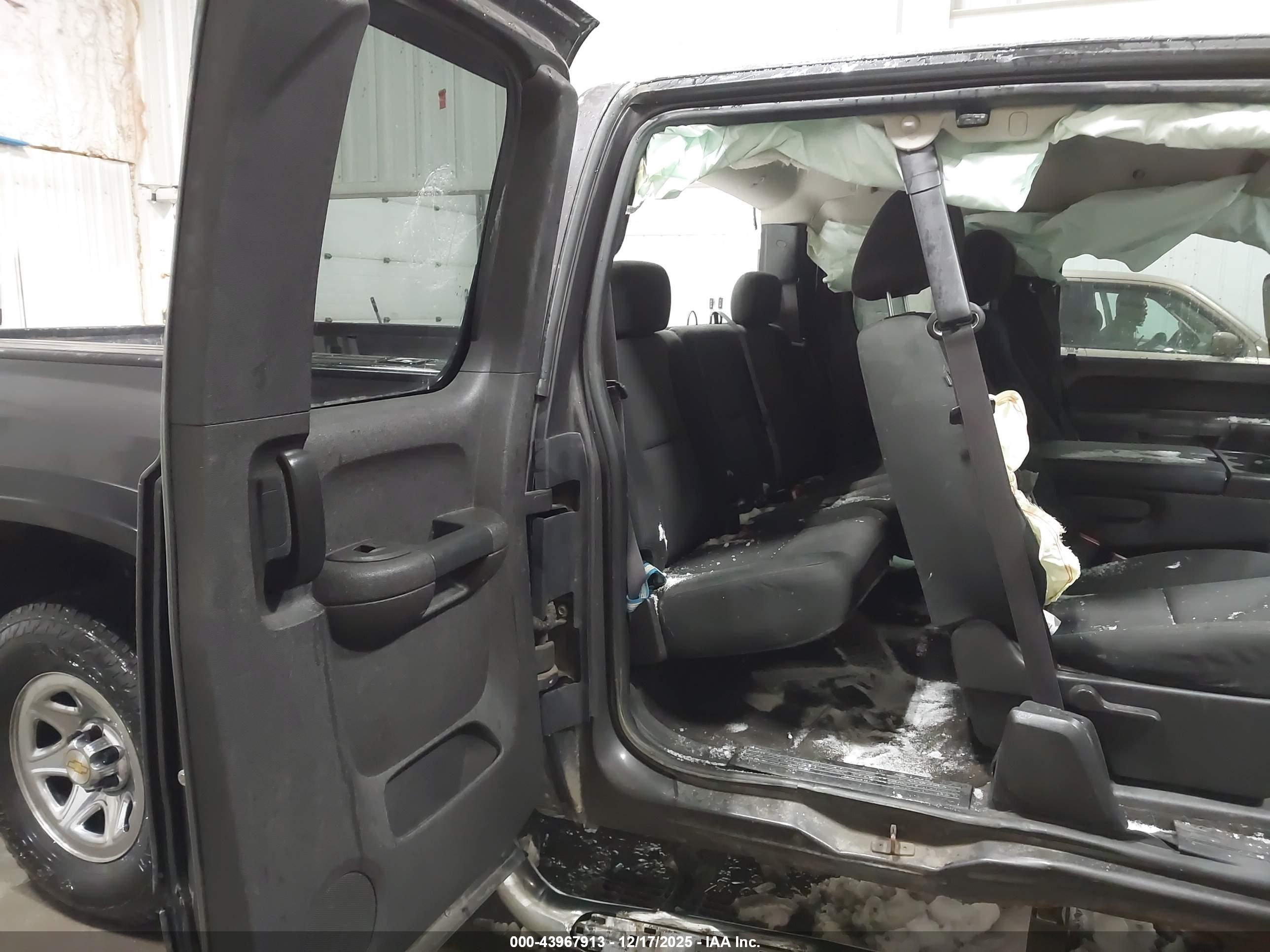 CHEVROLET SILVERADO image 8