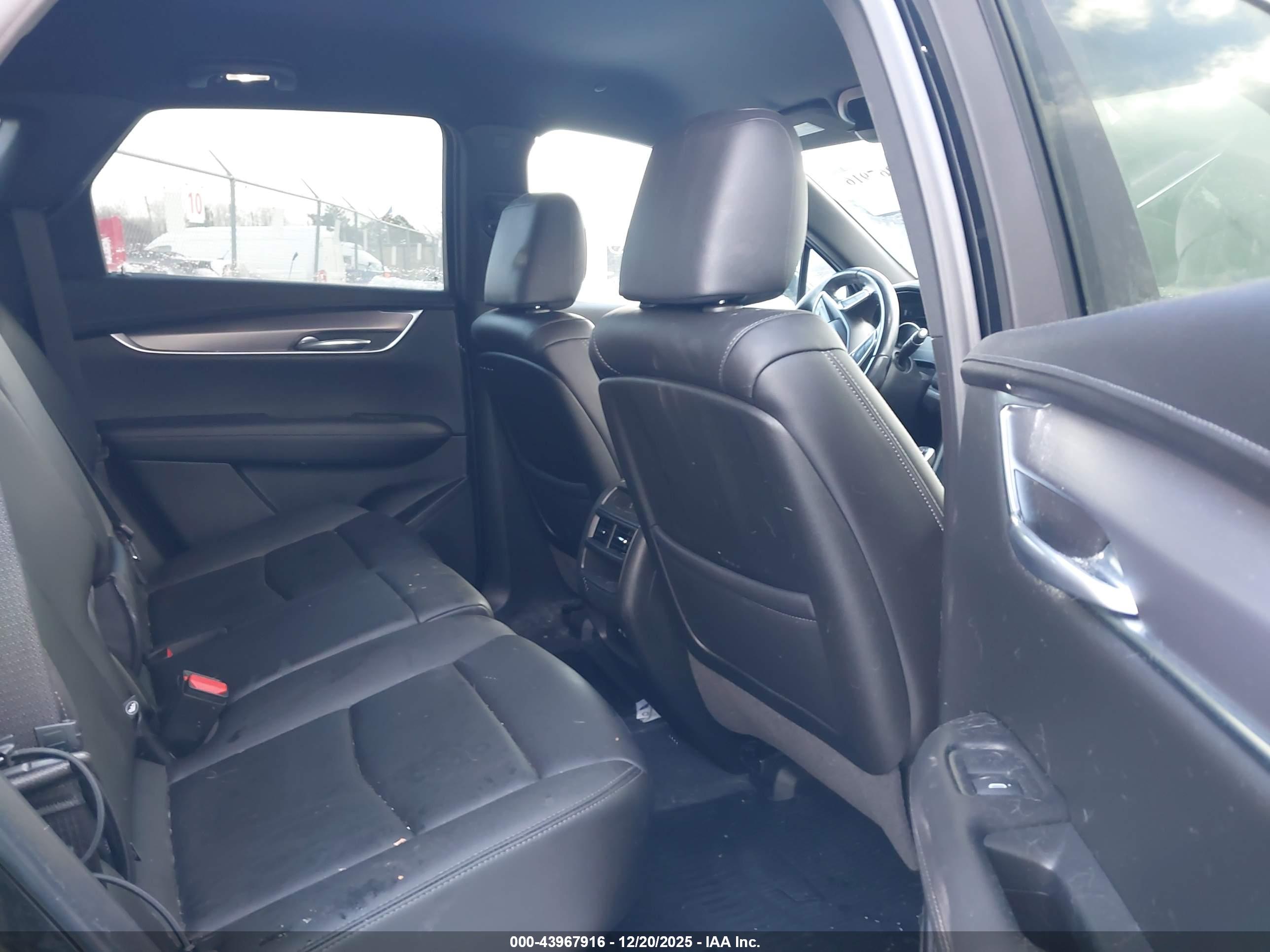 CADILLAC XT5 image 8
